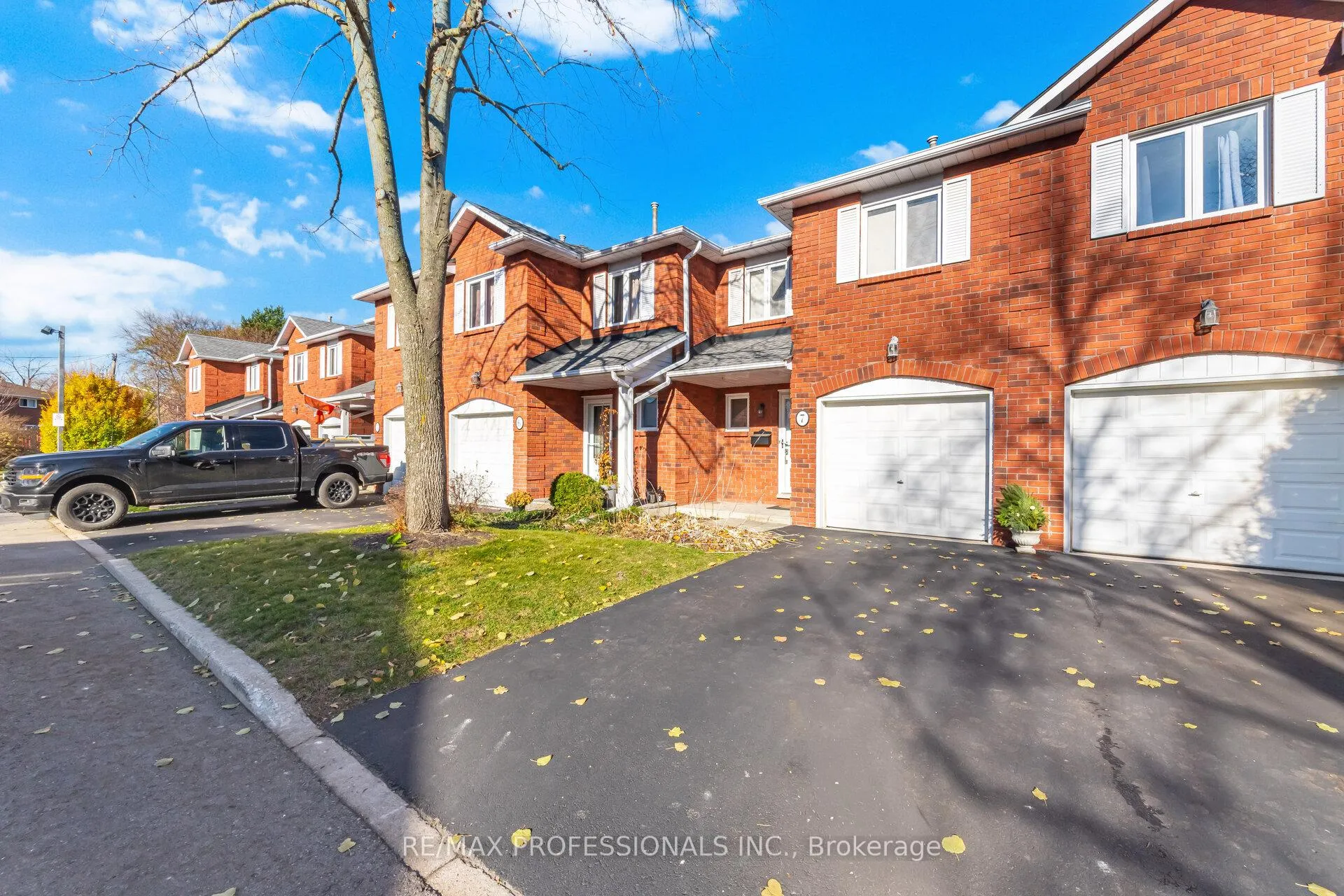 Photo 3 of Unit 7, 3115 New Street, Burlington, Roseland — HOMEH