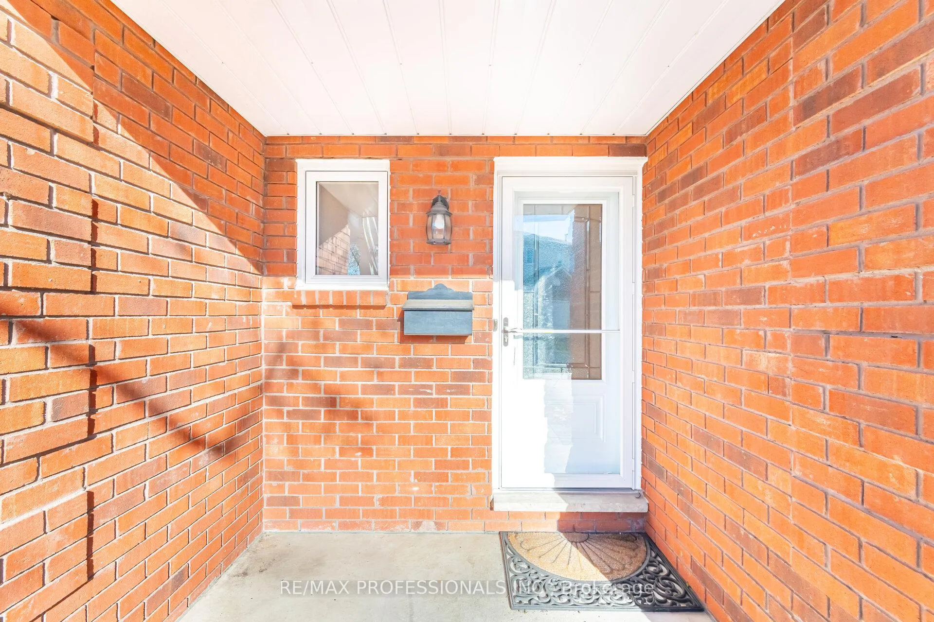 Photo 4 of Unit 7, 3115 New Street, Burlington, Roseland — HOMEH