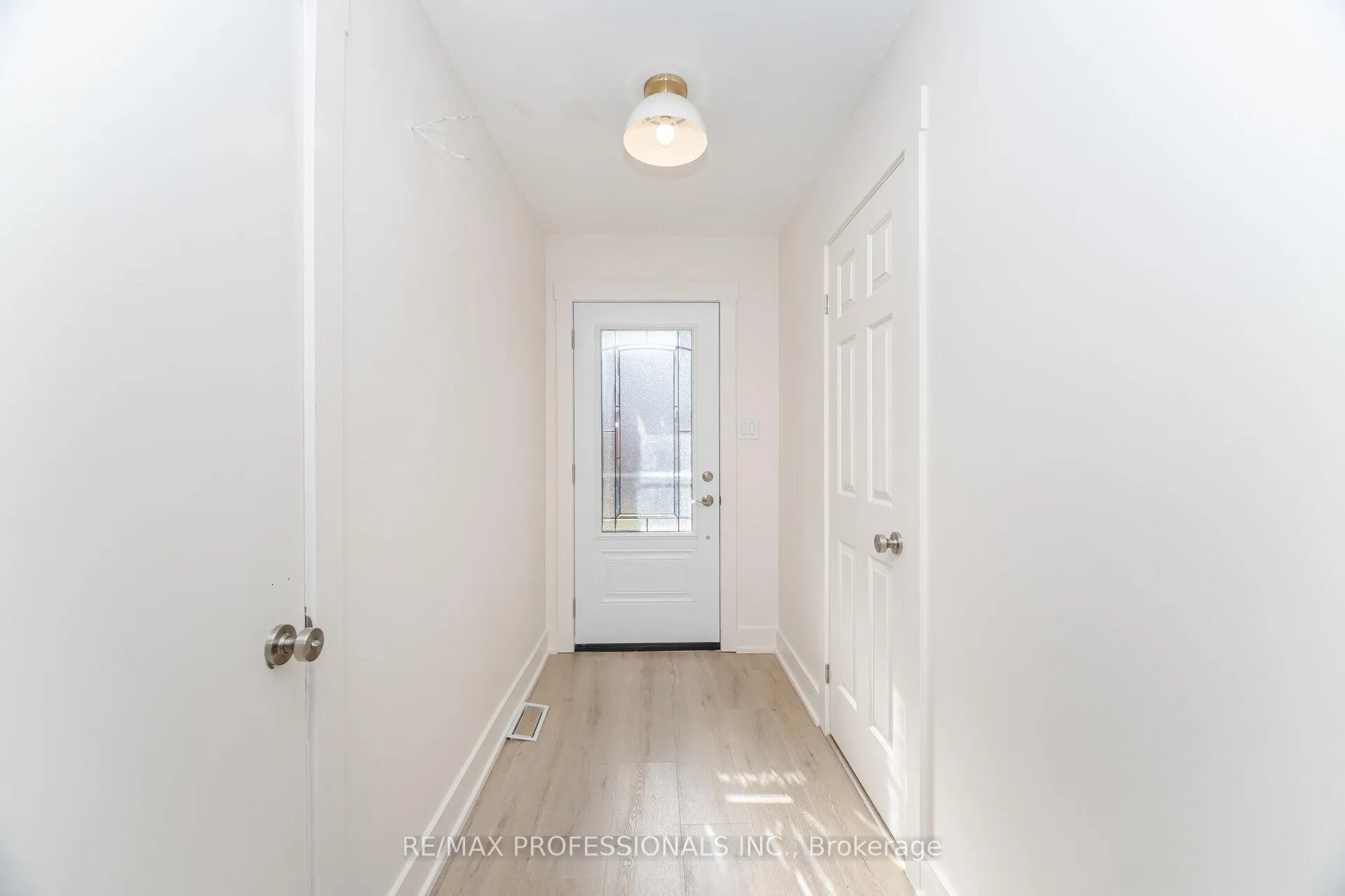 Photo 5 of Unit 7, 3115 New Street, Burlington, Roseland — HOMEH