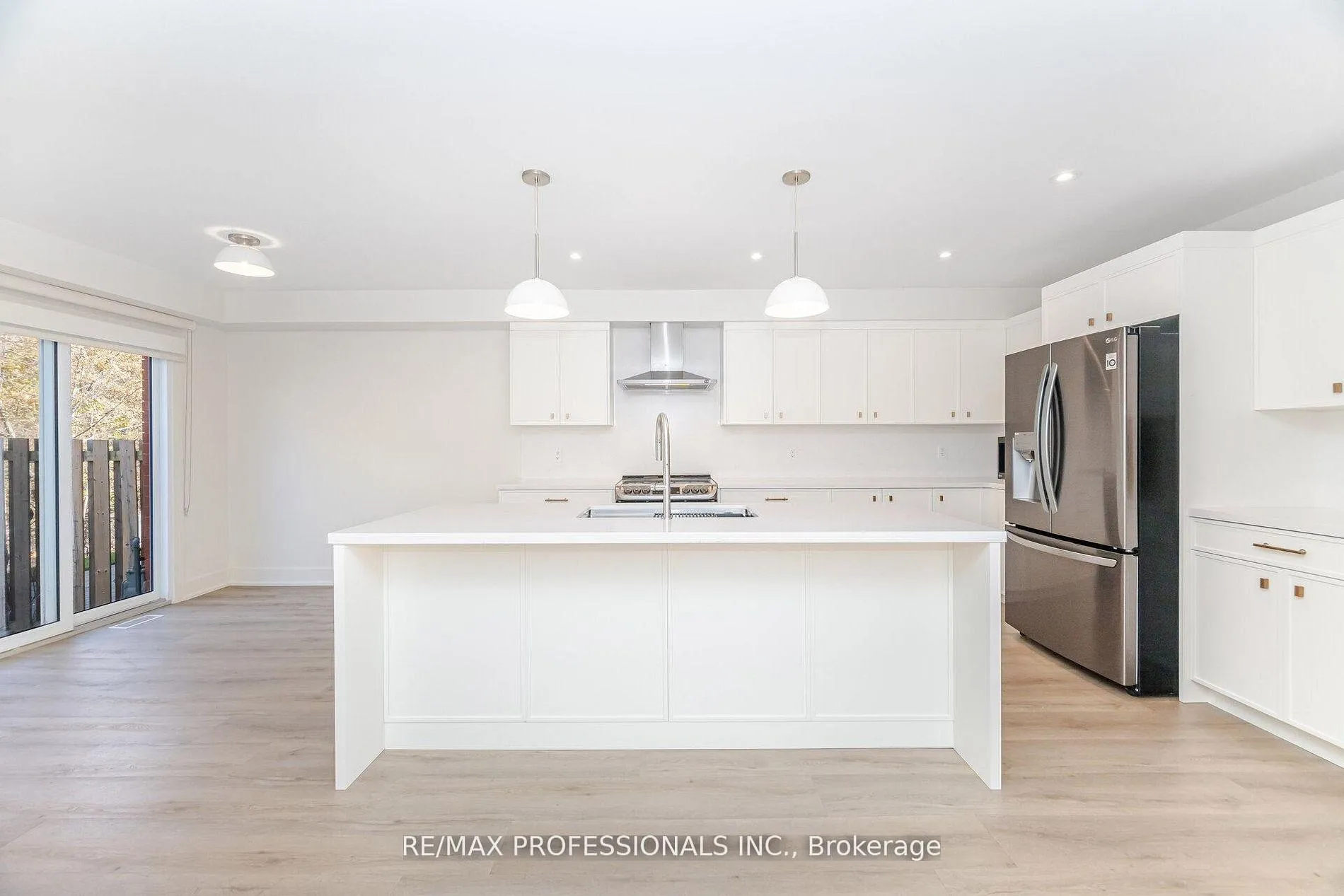 Photo 7 of Unit 7, 3115 New Street, Burlington, Roseland — HOMEH