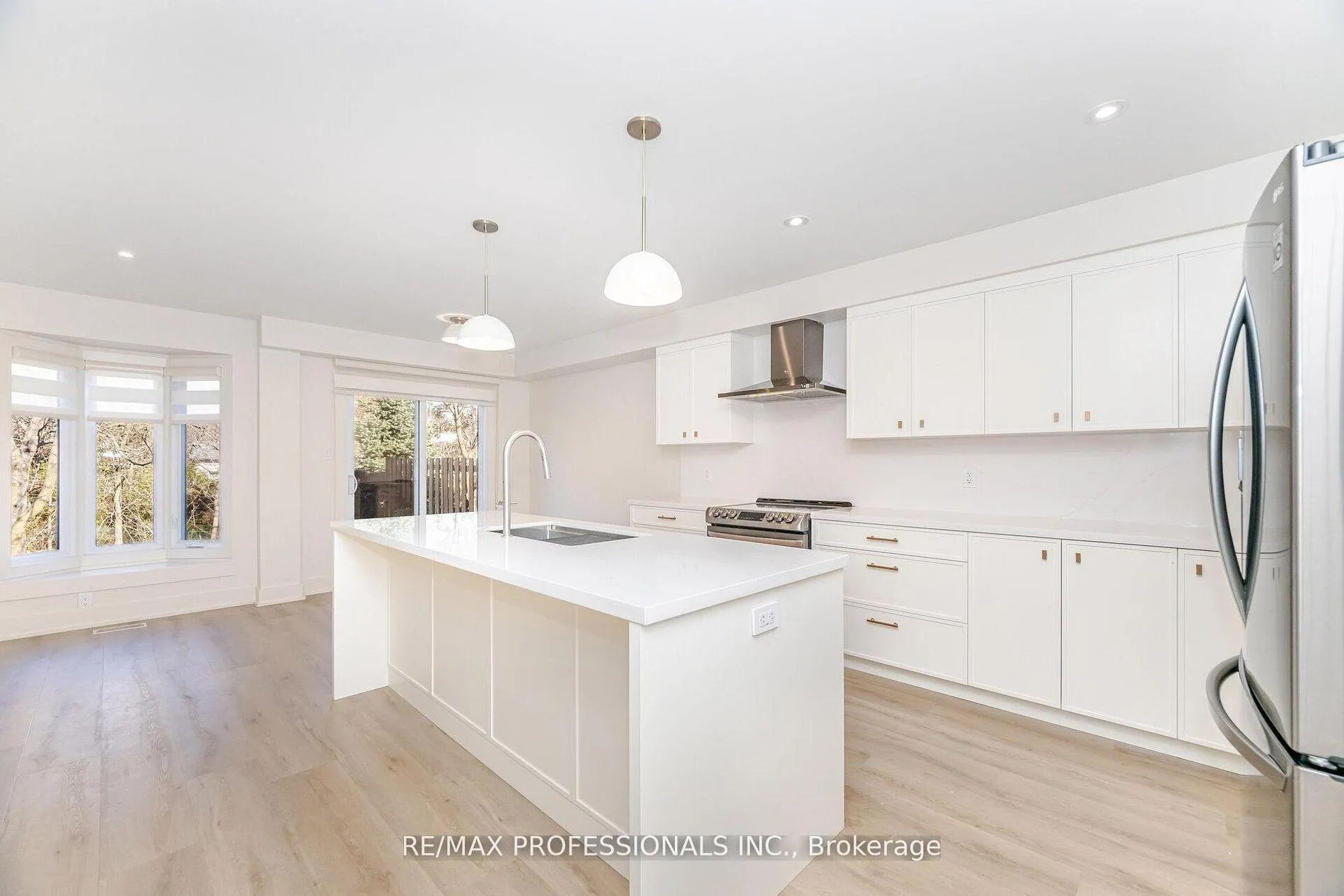 Photo 8 of Unit 7, 3115 New Street, Burlington, Roseland — HOMEH