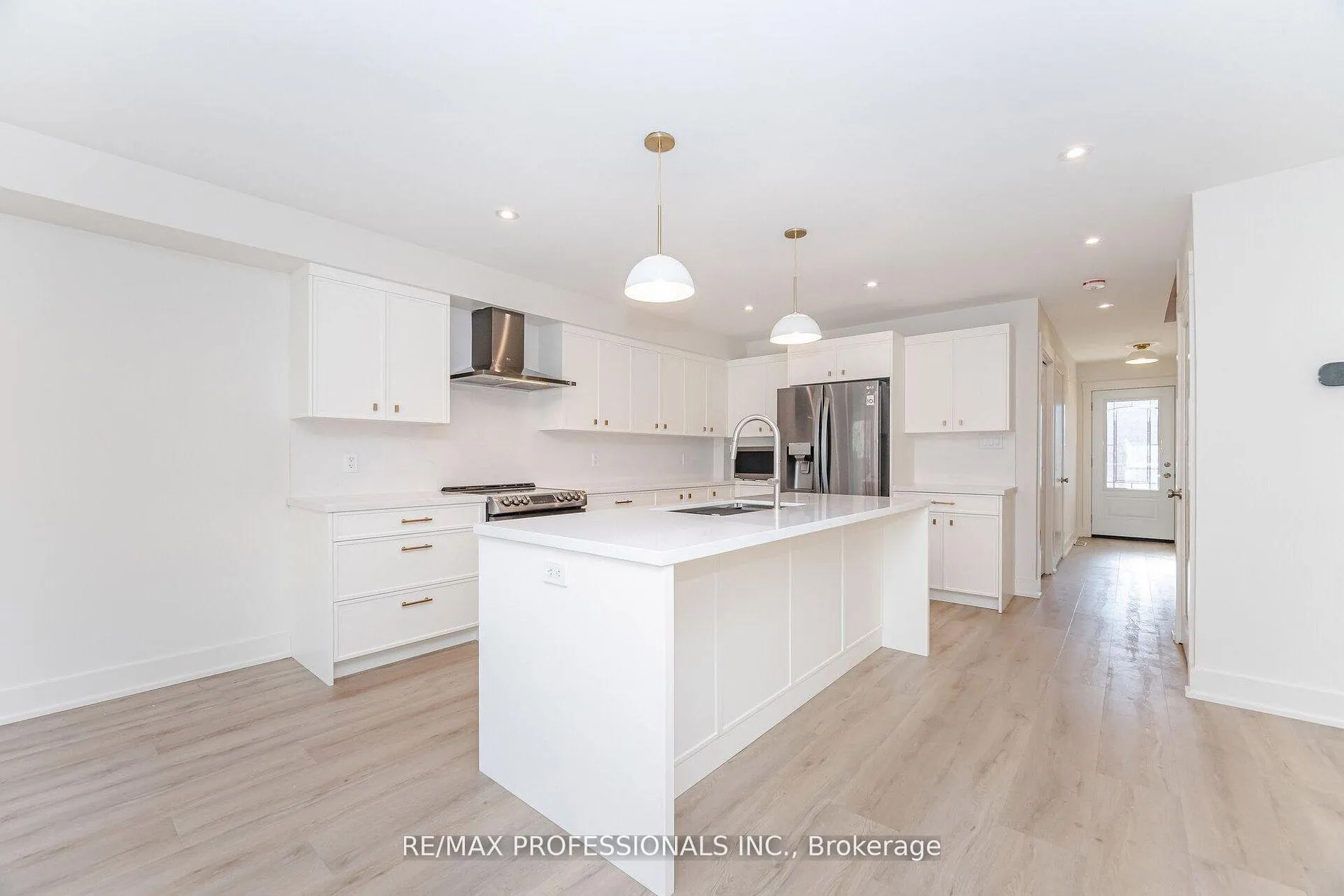 Photo 9 of Unit 7, 3115 New Street, Burlington, Roseland — HOMEH