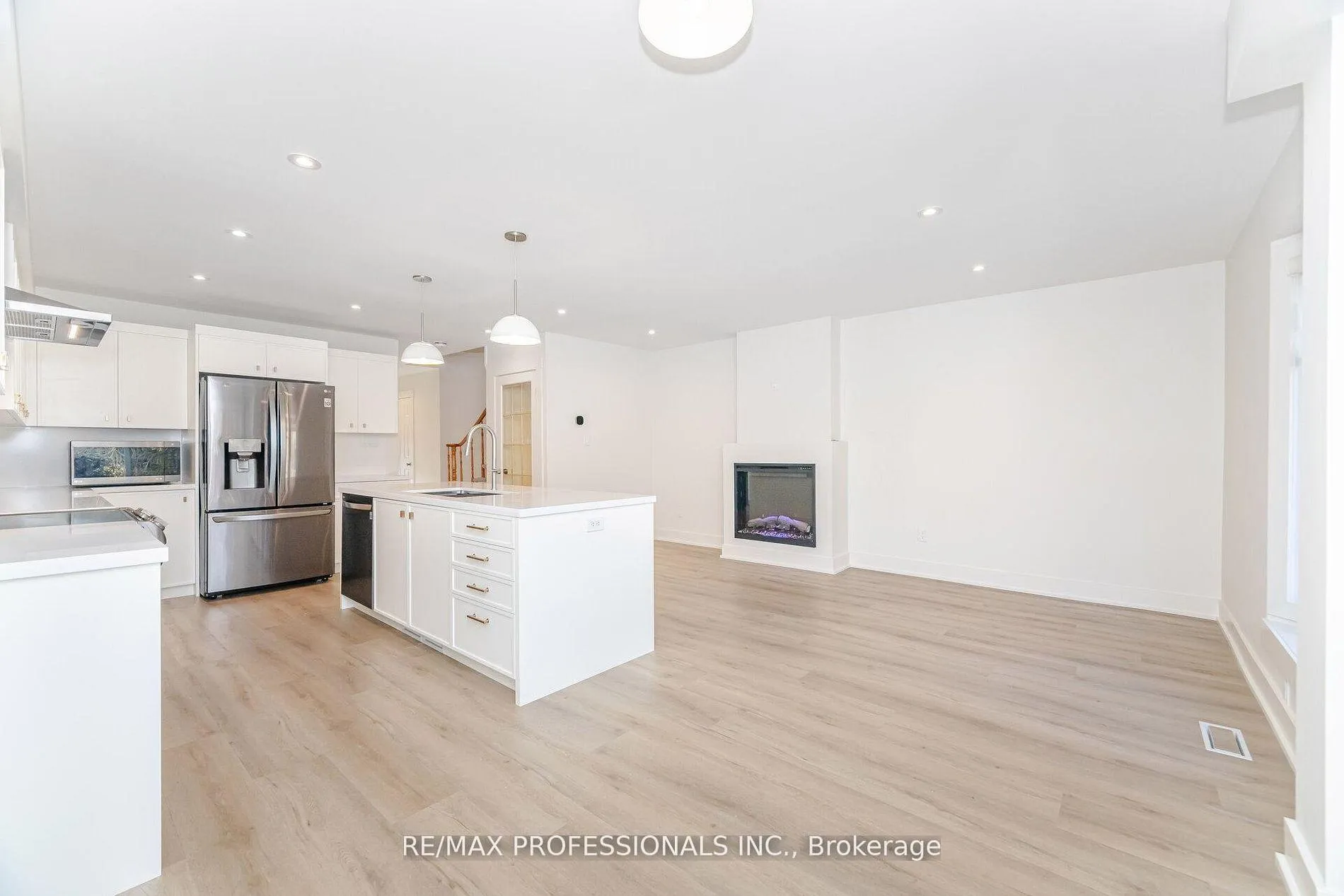 Photo 15 of Unit 7, 3115 New Street, Burlington, Roseland — HOMEH