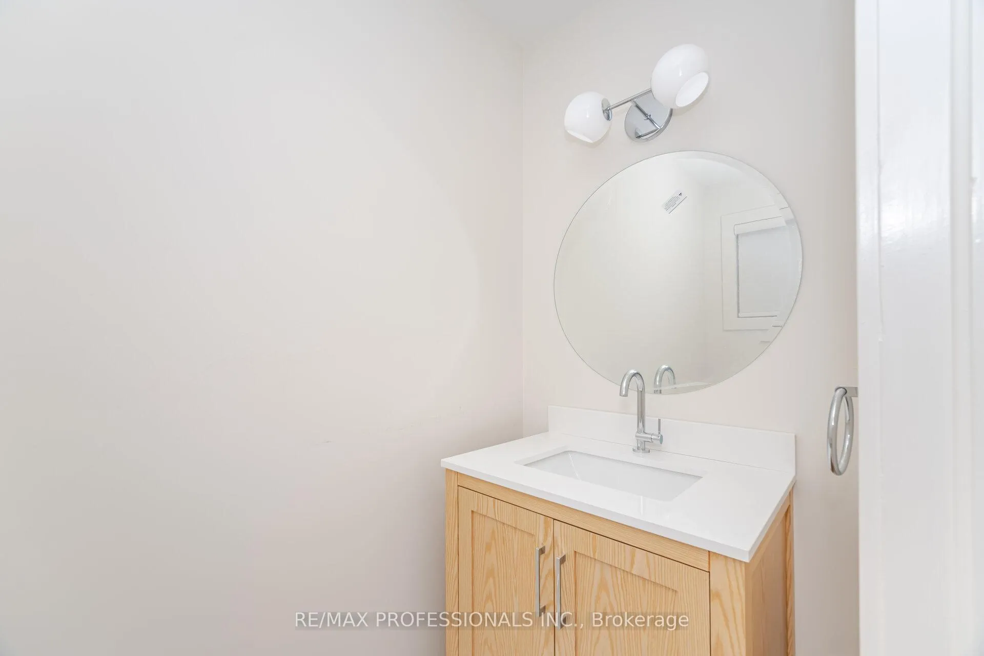 Photo 17 of Unit 7, 3115 New Street, Burlington, Roseland — HOMEH