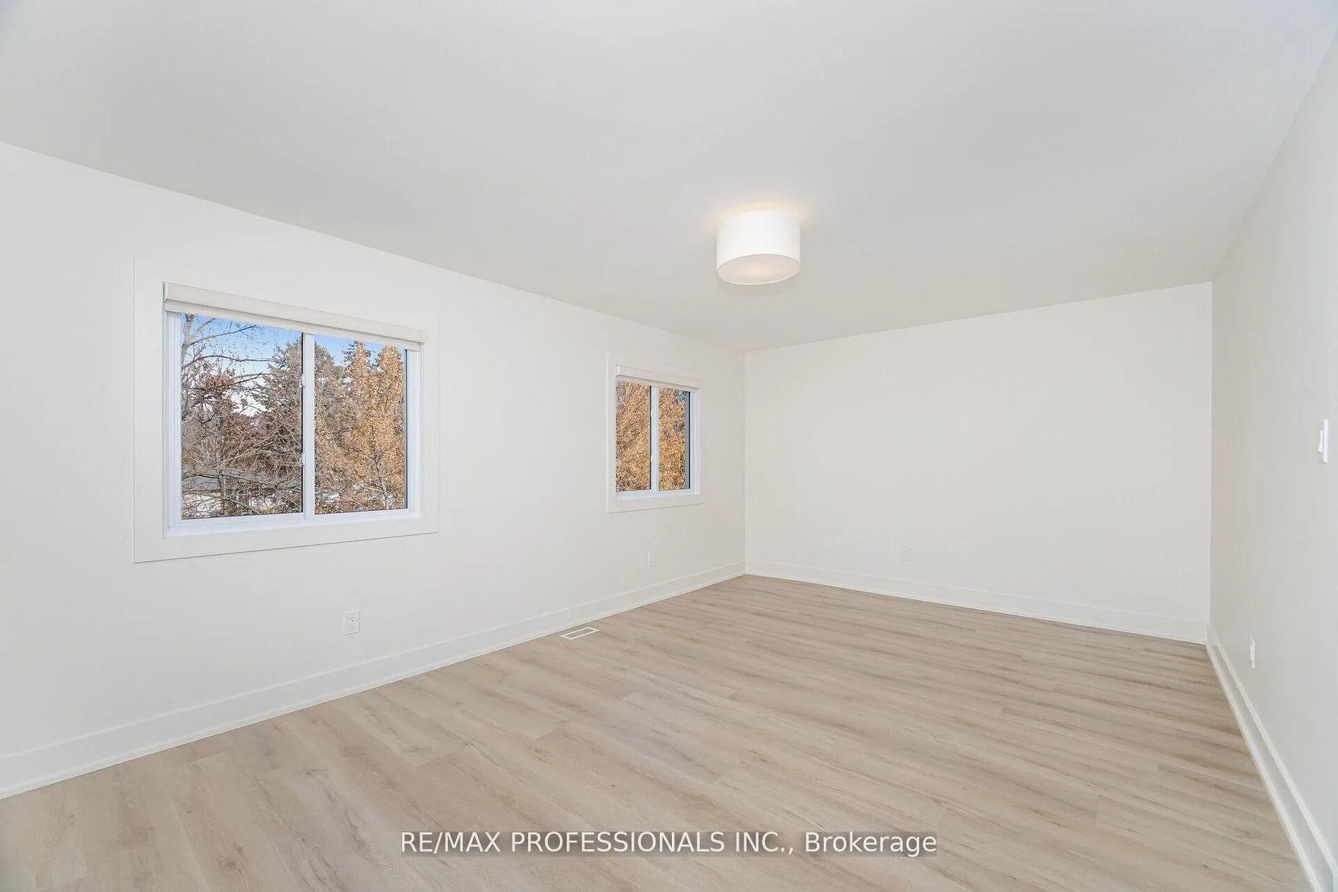 Photo 20 of Unit 7, 3115 New Street, Burlington, Roseland — HOMEH