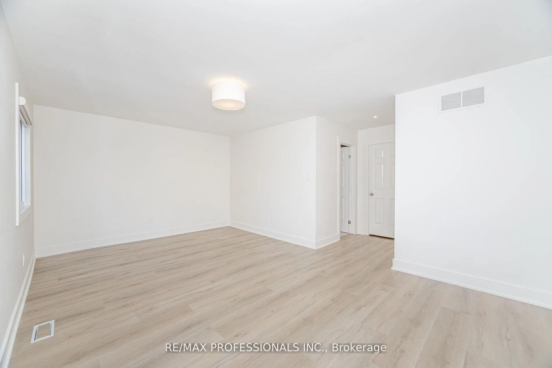 Photo 21 of Unit 7, 3115 New Street, Burlington, Roseland — HOMEH