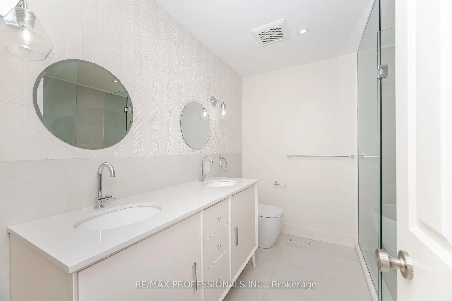 Photo 22 of Unit 7, 3115 New Street, Burlington, Roseland — HOMEH