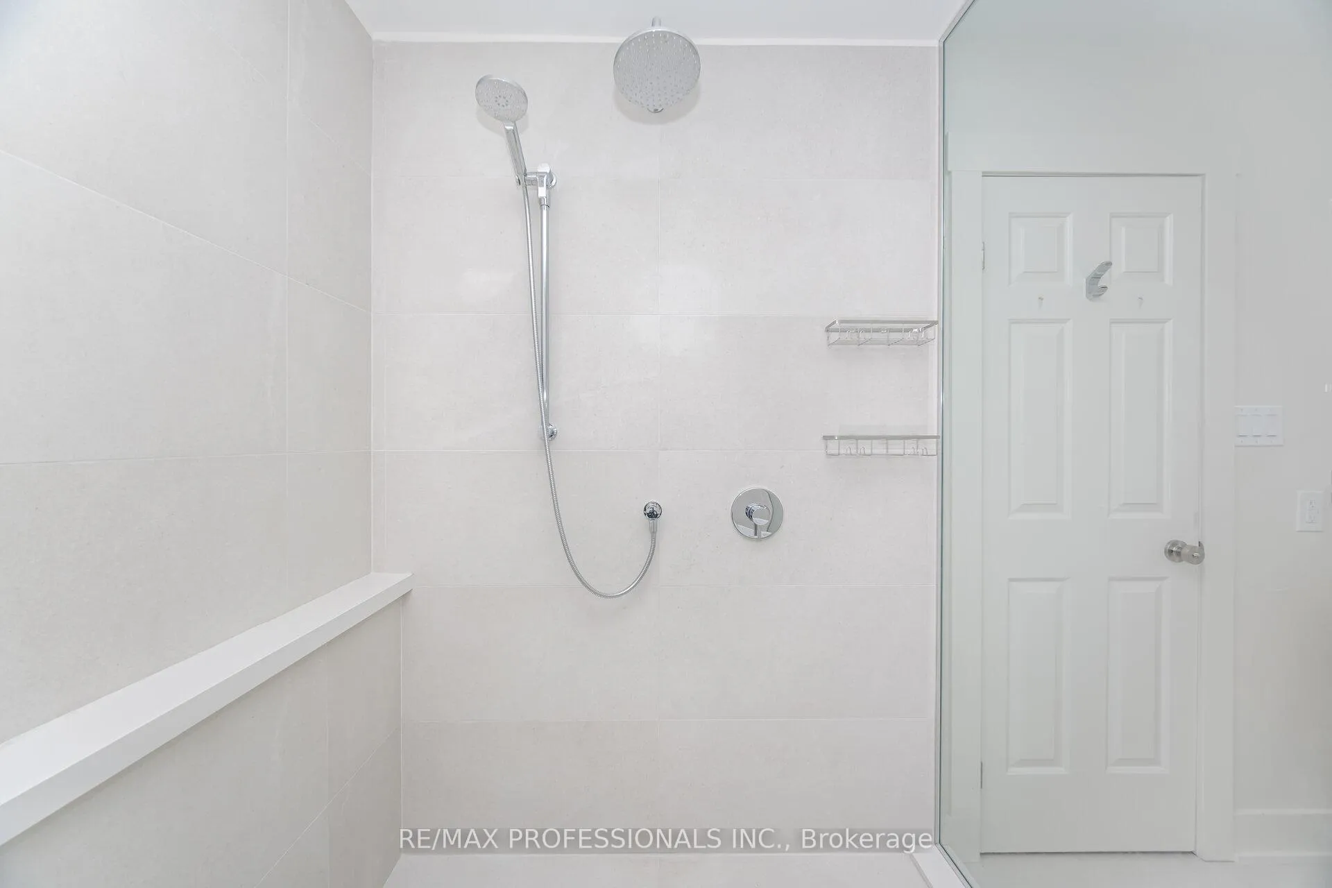 Photo 25 of Unit 7, 3115 New Street, Burlington, Roseland — HOMEH