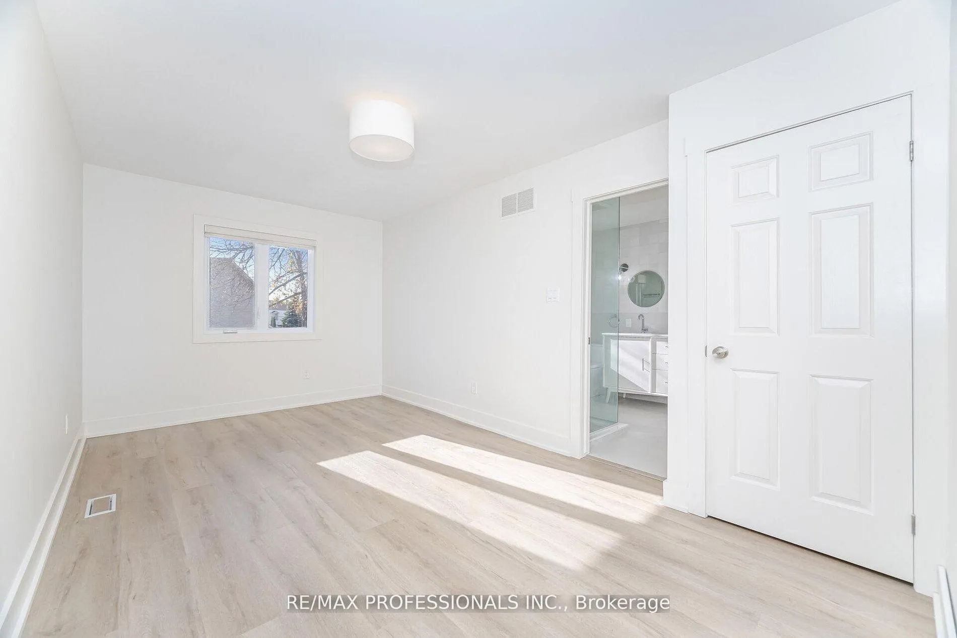 Photo 28 of Unit 7, 3115 New Street, Burlington, Roseland — HOMEH