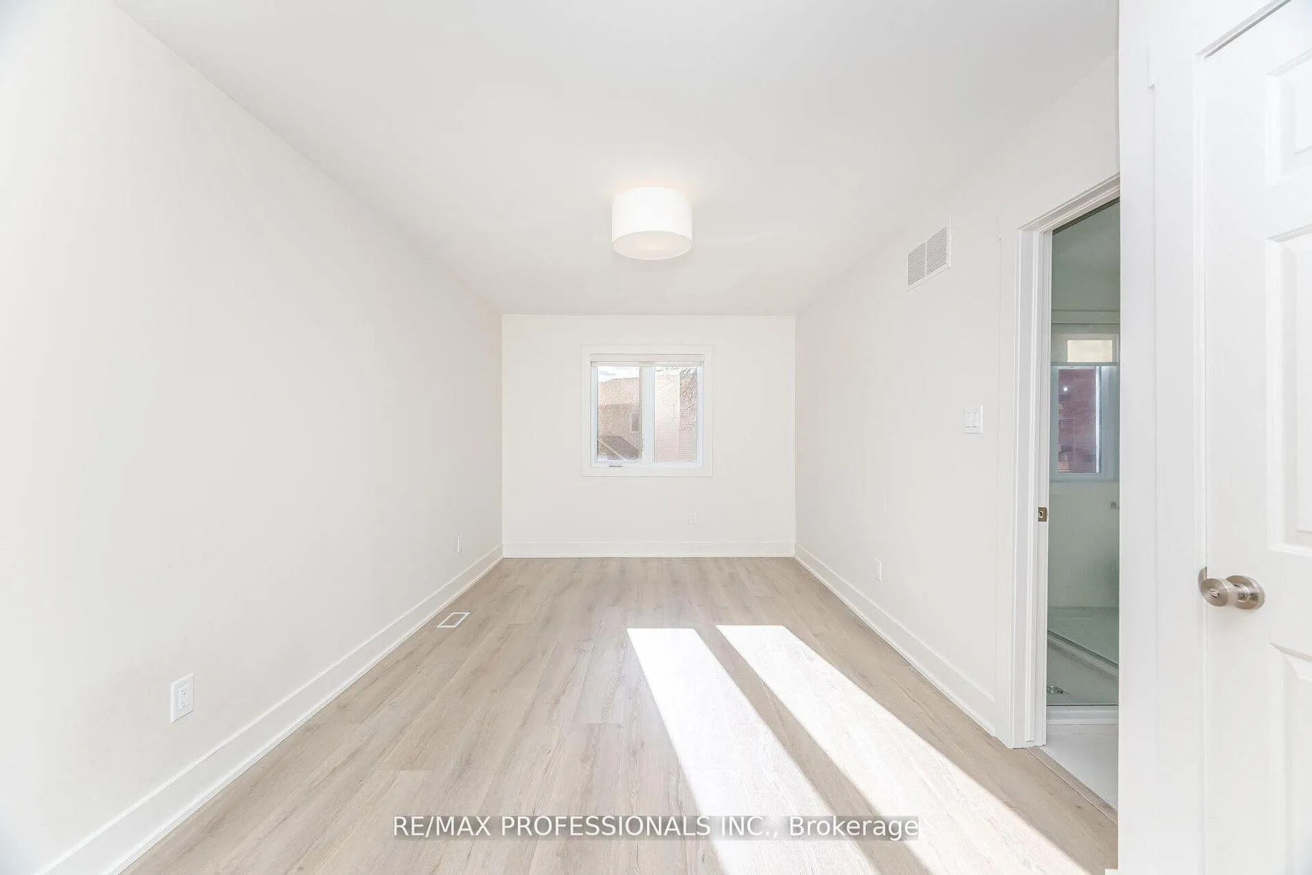 Photo 29 of Unit 7, 3115 New Street, Burlington, Roseland — HOMEH