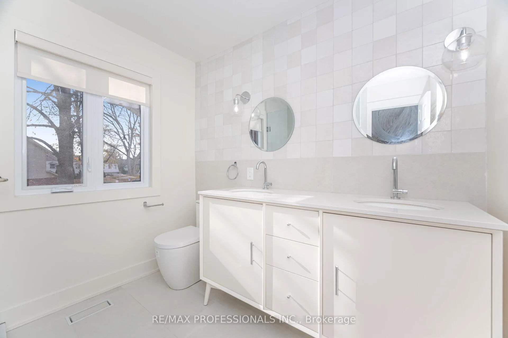 Photo 30 of Unit 7, 3115 New Street, Burlington, Roseland — HOMEH