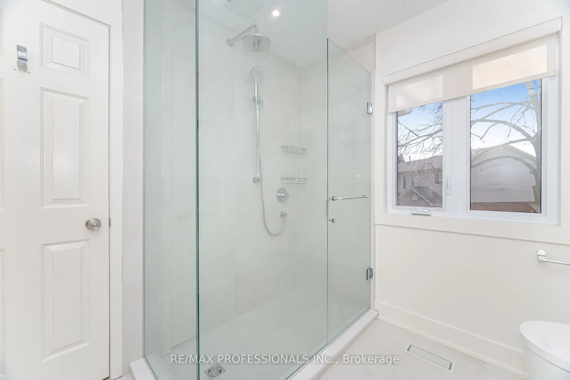 Photo 31 of Unit 7, 3115 New Street, Burlington, Roseland — HOMEH