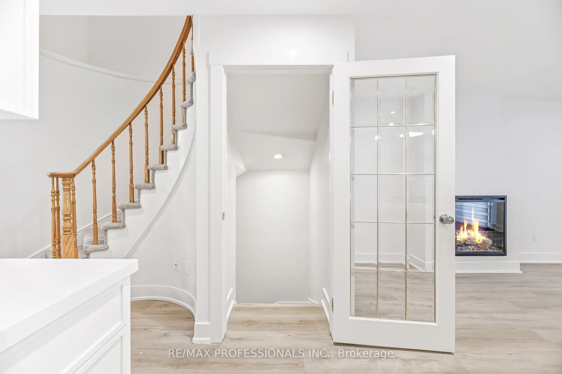 Photo 32 of Unit 7, 3115 New Street, Burlington, Roseland — HOMEH