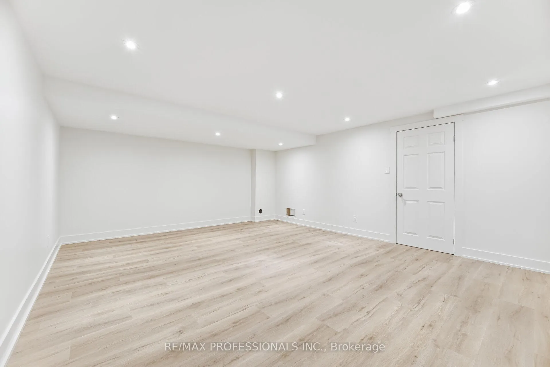 Photo 33 of Unit 7, 3115 New Street, Burlington, Roseland — HOMEH