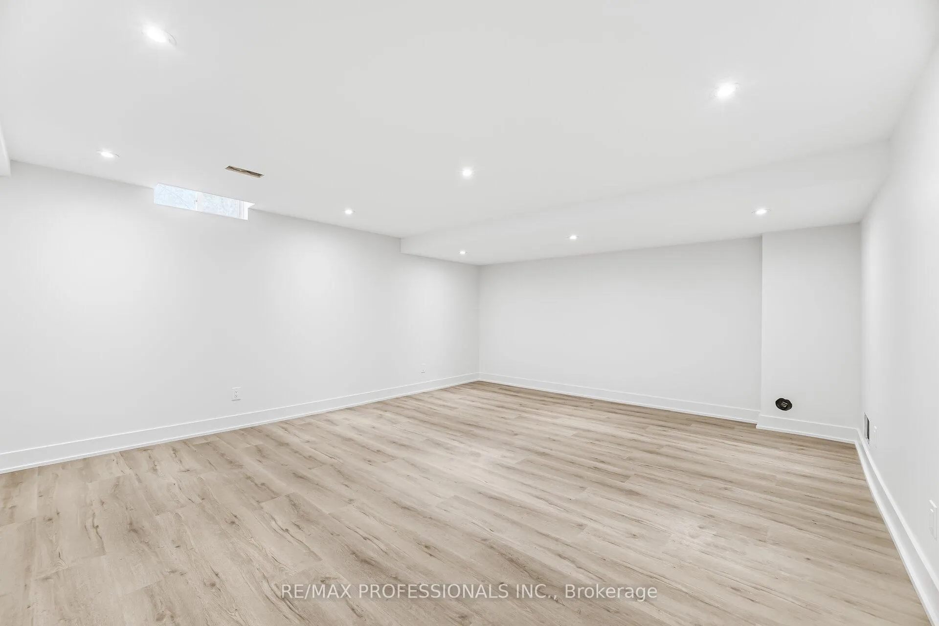 Photo 35 of Unit 7, 3115 New Street, Burlington, Roseland — HOMEH