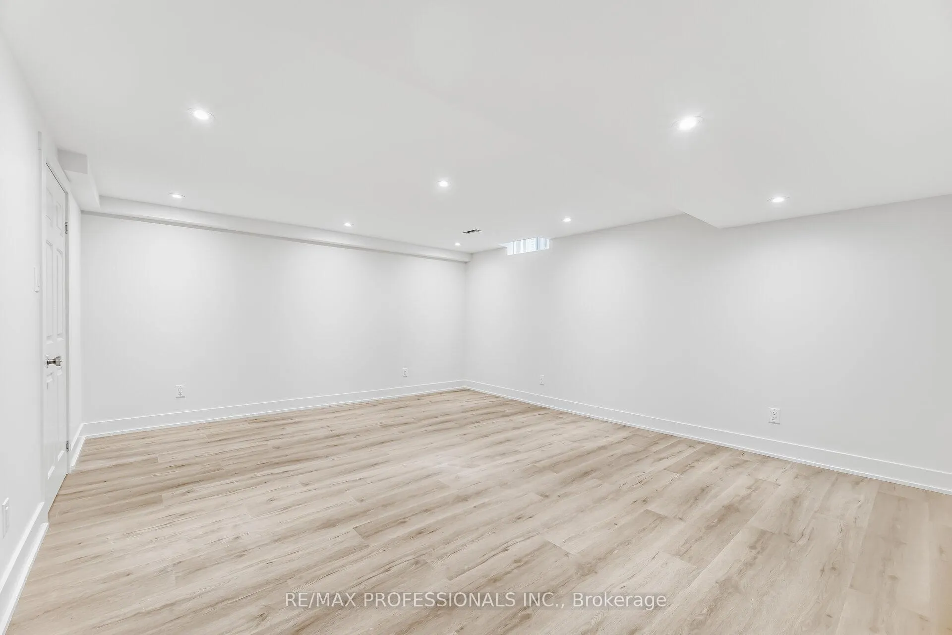Photo 36 of Unit 7, 3115 New Street, Burlington, Roseland — HOMEH
