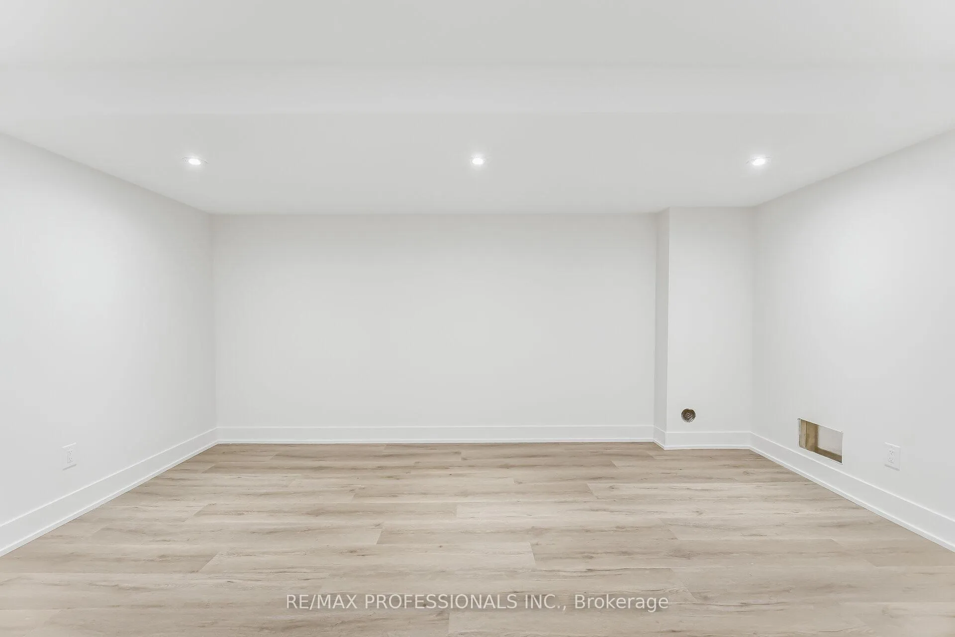 Photo 37 of Unit 7, 3115 New Street, Burlington, Roseland — HOMEH