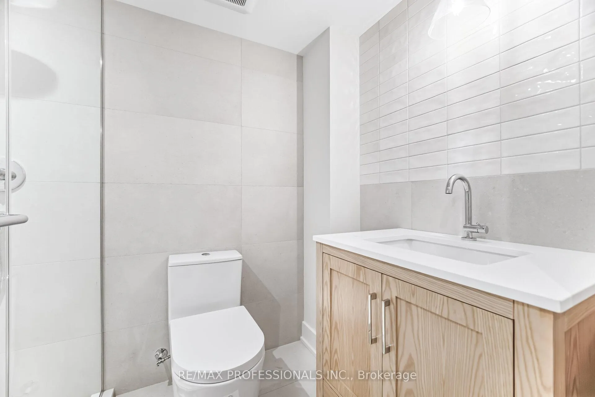 Photo 39 of Unit 7, 3115 New Street, Burlington, Roseland — HOMEH