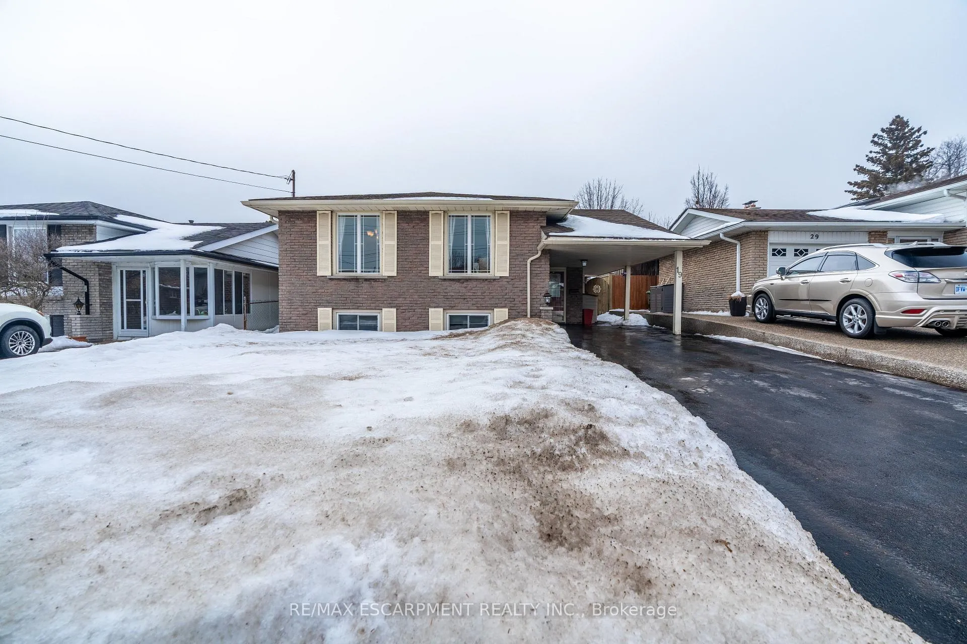 Photo 3 of 19 Valery Court, Hamilton, Gilbert — HOMEH