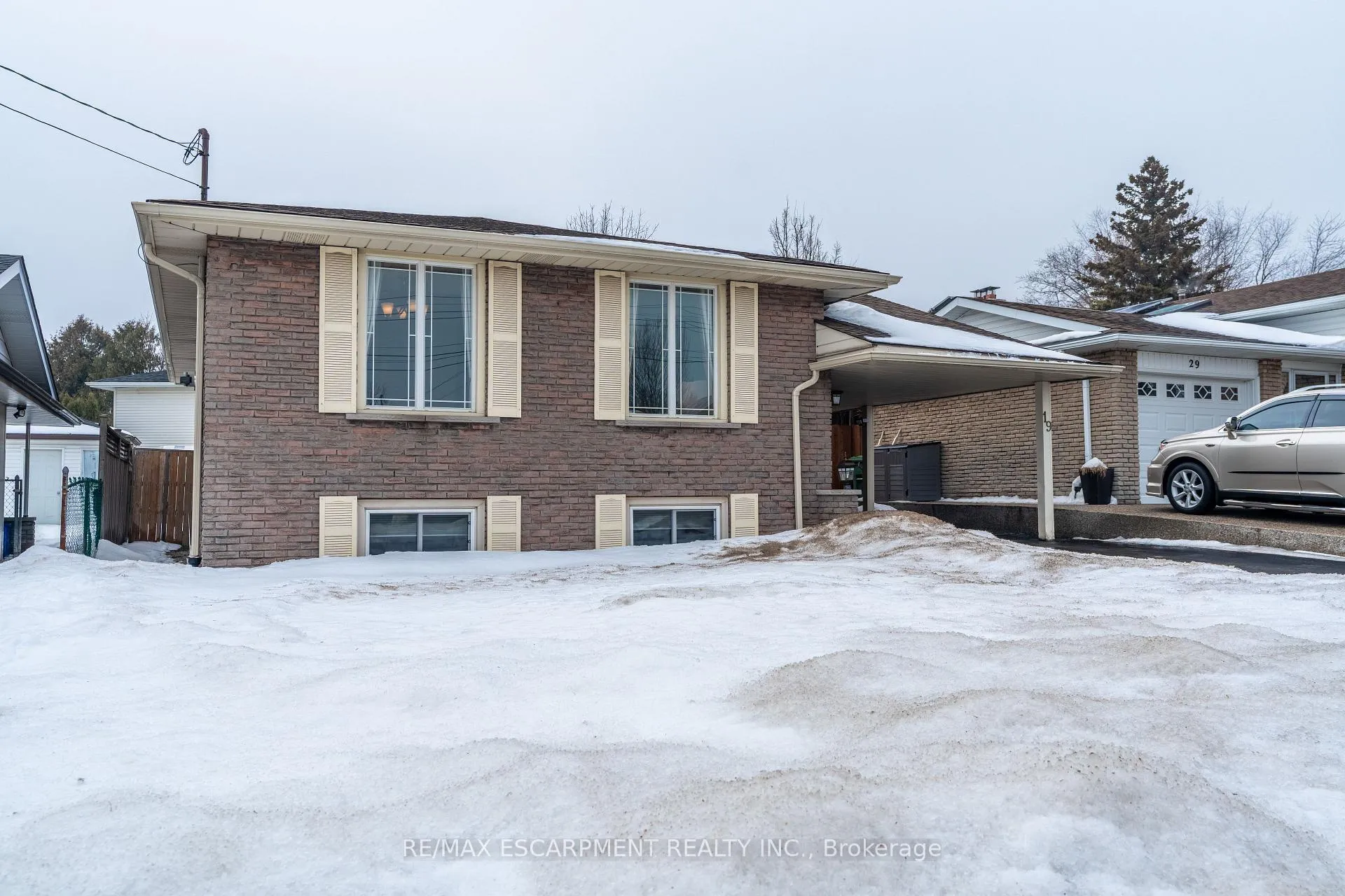 Photo 5 of 19 Valery Court, Hamilton, Gilbert — HOMEH