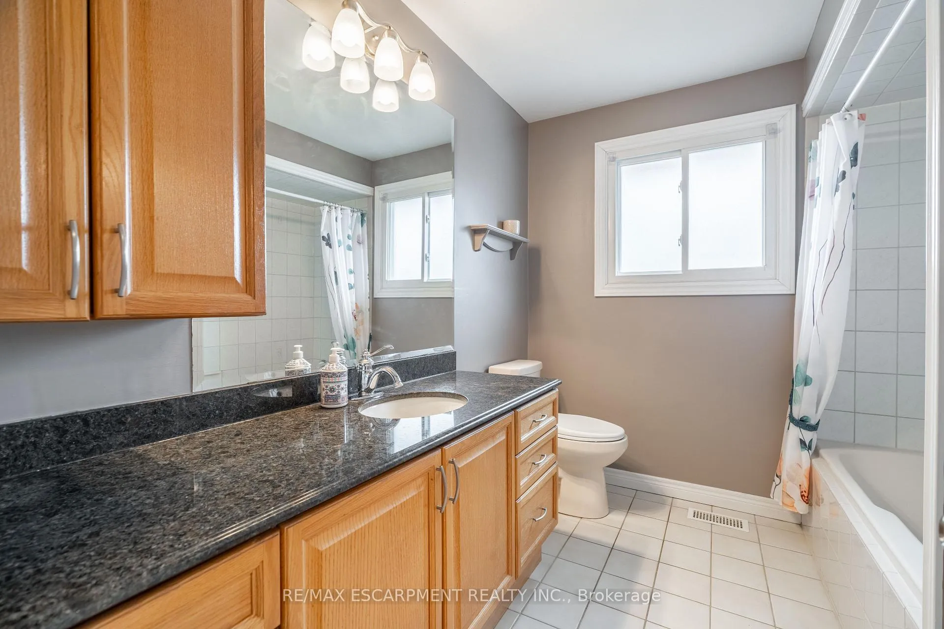 Photo 30 of 19 Valery Court, Hamilton, Gilbert — HOMEH