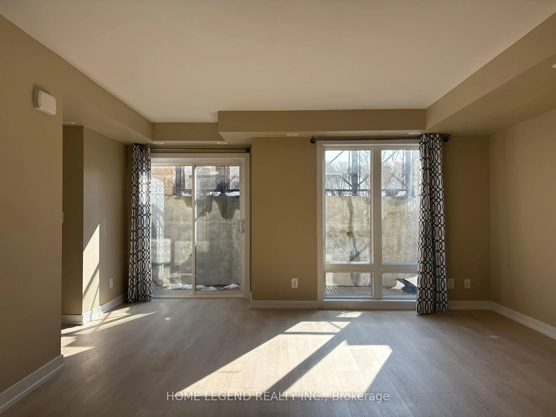 Photo 4 of Unit 201, 10 Dunsheath Way, Markham, Cornell — HOMEH