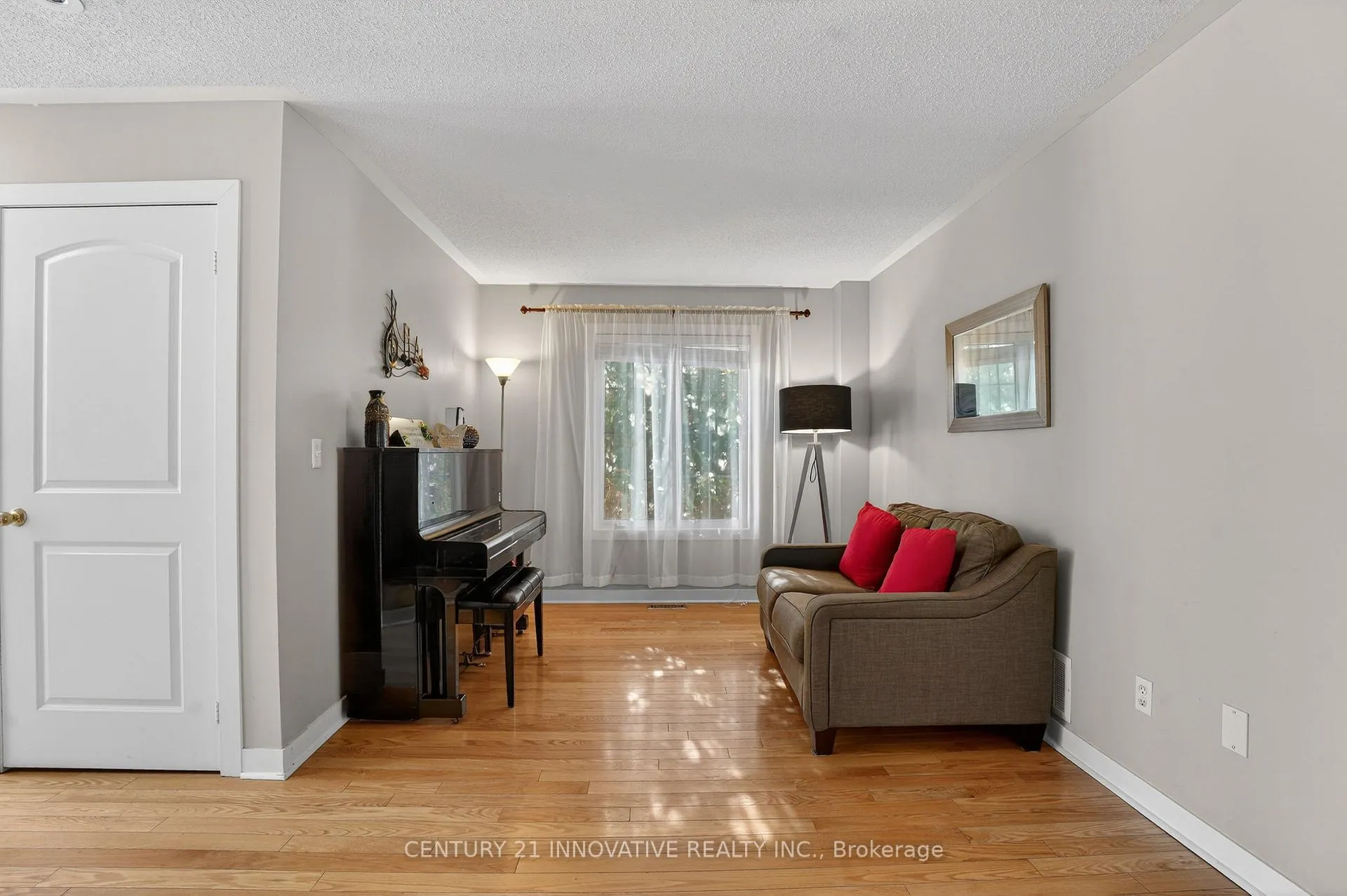 Photo 7 of 143 Jennings Drive, Clarington, Bowmanville — HOMEH