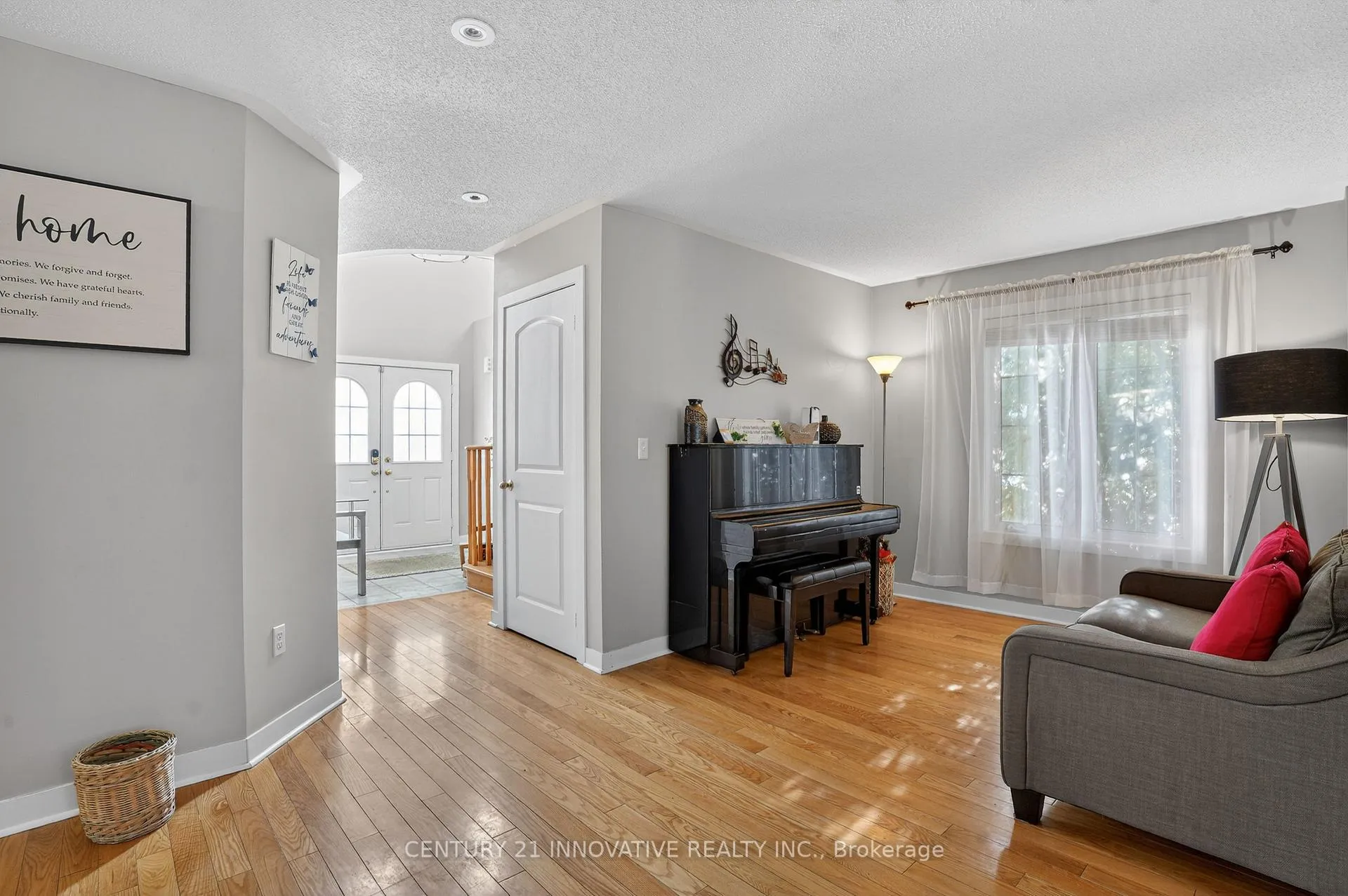 Photo 8 of 143 Jennings Drive, Clarington, Bowmanville — HOMEH
