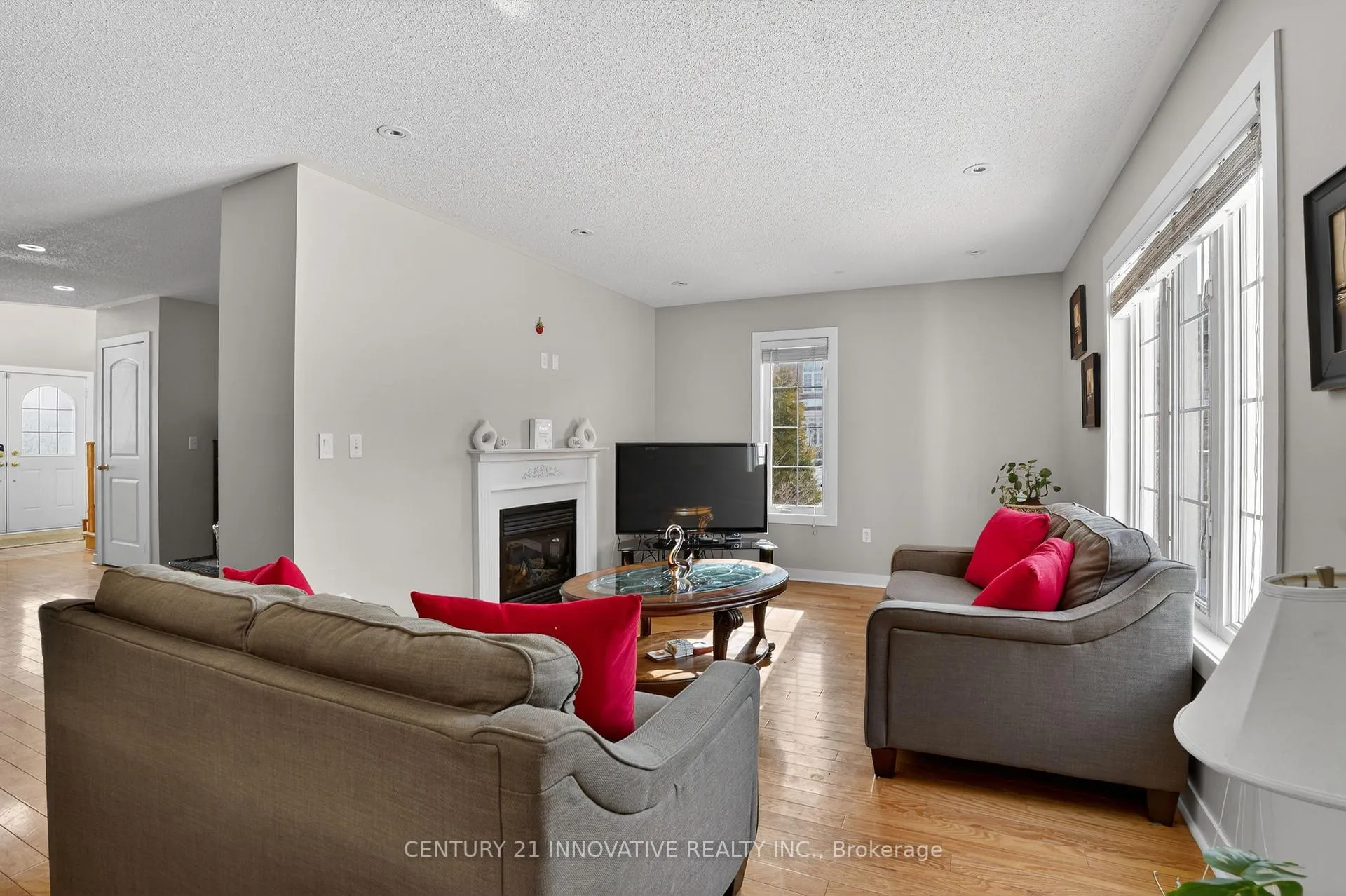 Photo 10 of 143 Jennings Drive, Clarington, Bowmanville — HOMEH