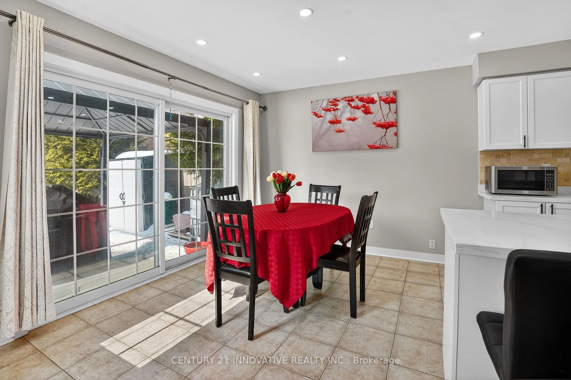 Photo 11 of 143 Jennings Drive, Clarington, Bowmanville — HOMEH