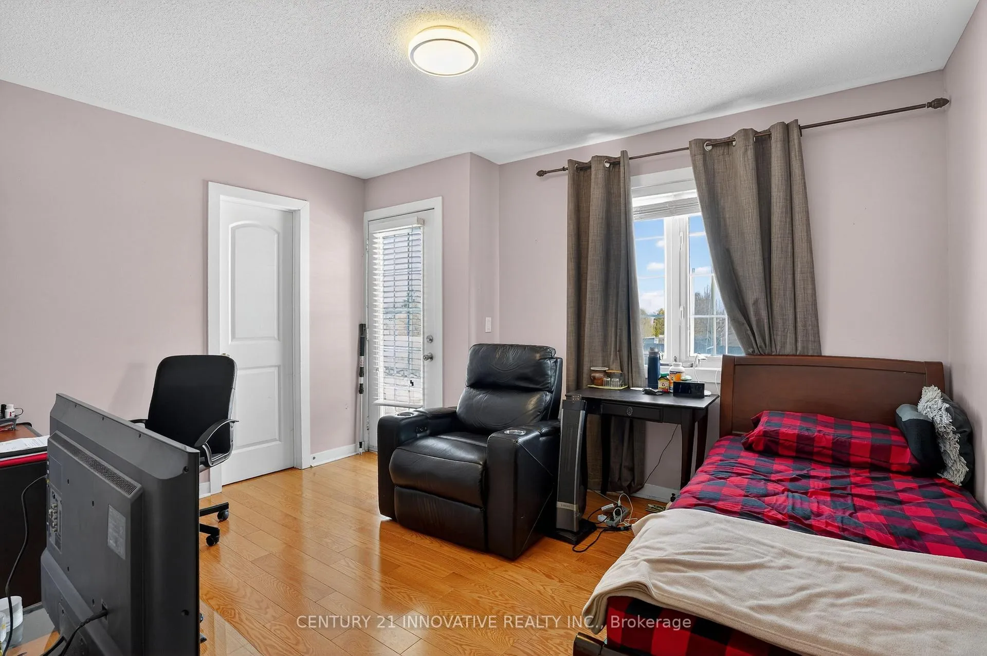 Photo 21 of 143 Jennings Drive, Clarington, Bowmanville — HOMEH