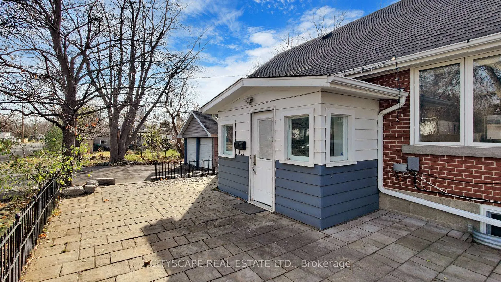 Photo 4 of 39 Woodward Avenue, Brampton, Brampton North — HOMEH
