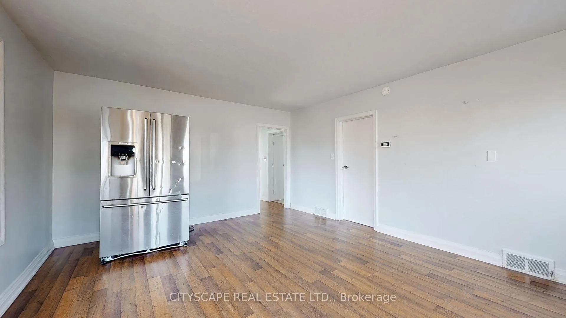 Photo 9 of 39 Woodward Avenue, Brampton, Brampton North — HOMEH