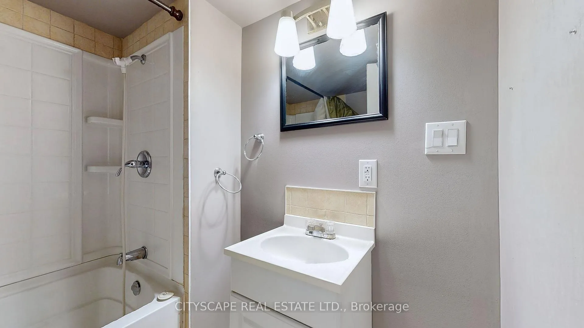 Photo 27 of 39 Woodward Avenue, Brampton, Brampton North — HOMEH