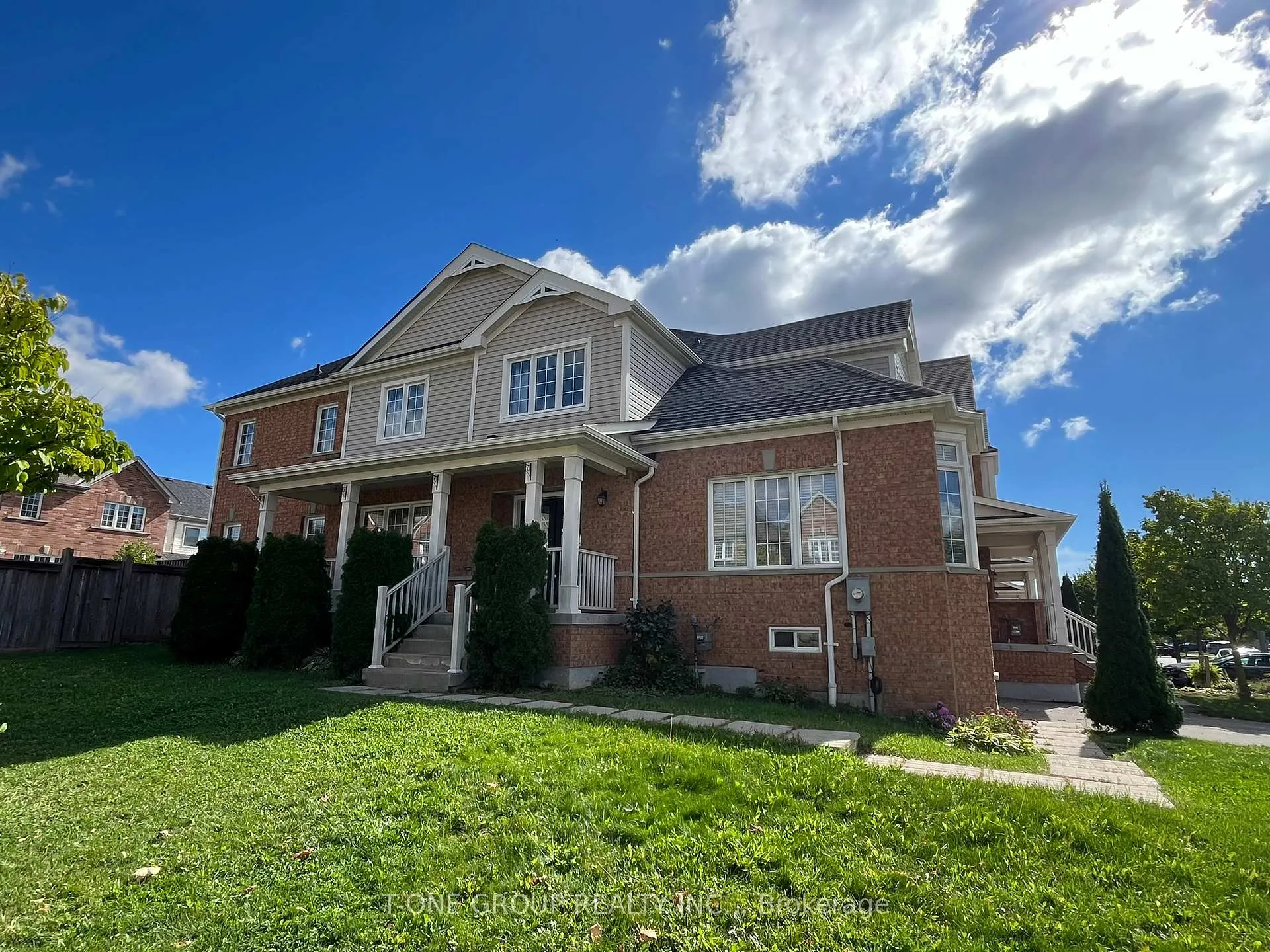Photo 2 of 1667 Frolis Street, Oshawa, Taunton — HOMEH