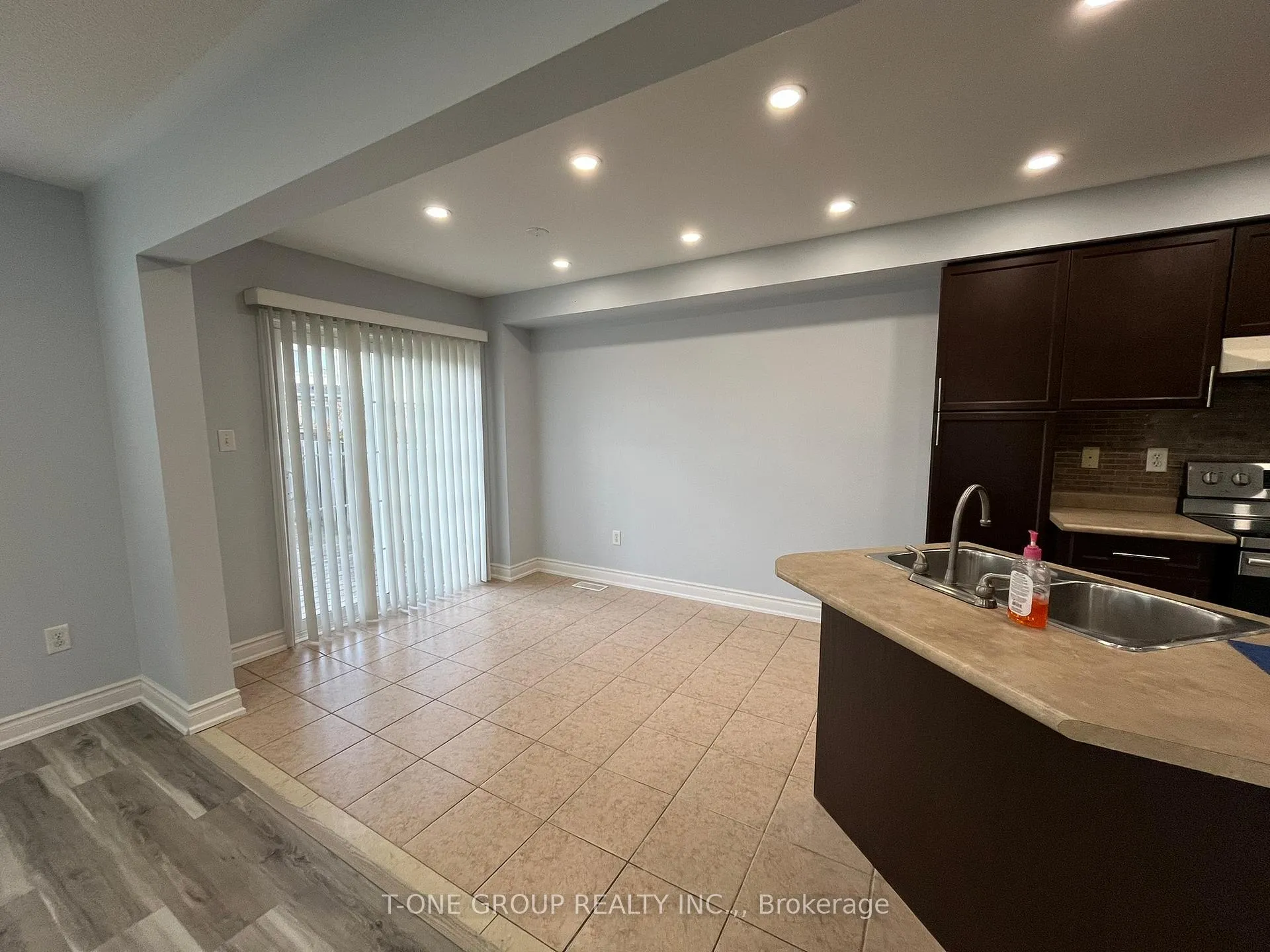 Photo 12 of 1667 Frolis Street, Oshawa, Taunton — HOMEH
