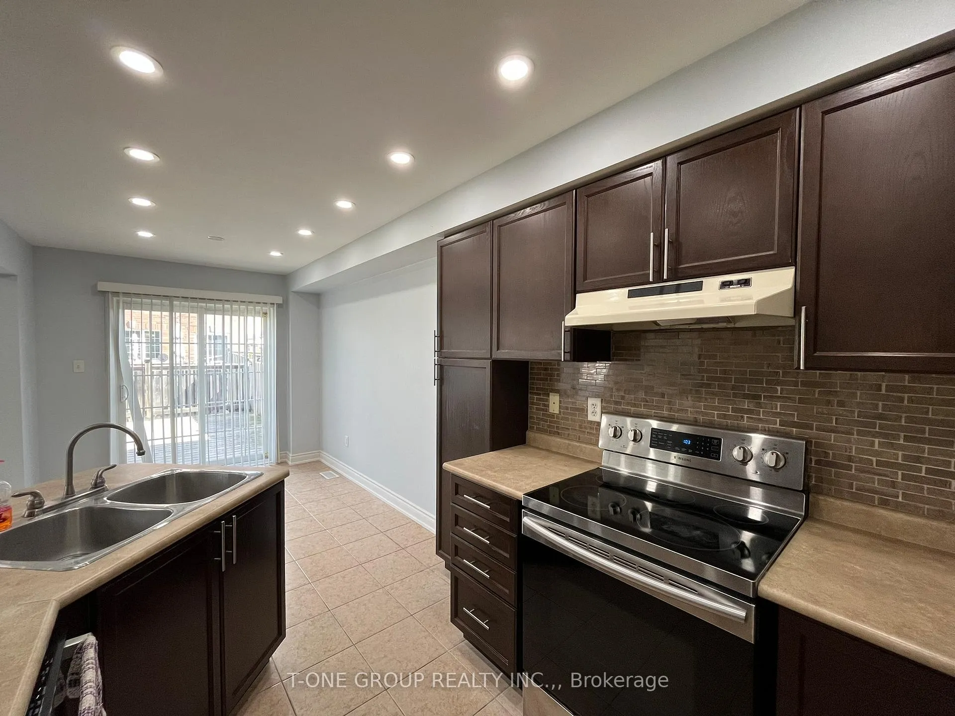 Photo 13 of 1667 Frolis Street, Oshawa, Taunton — HOMEH