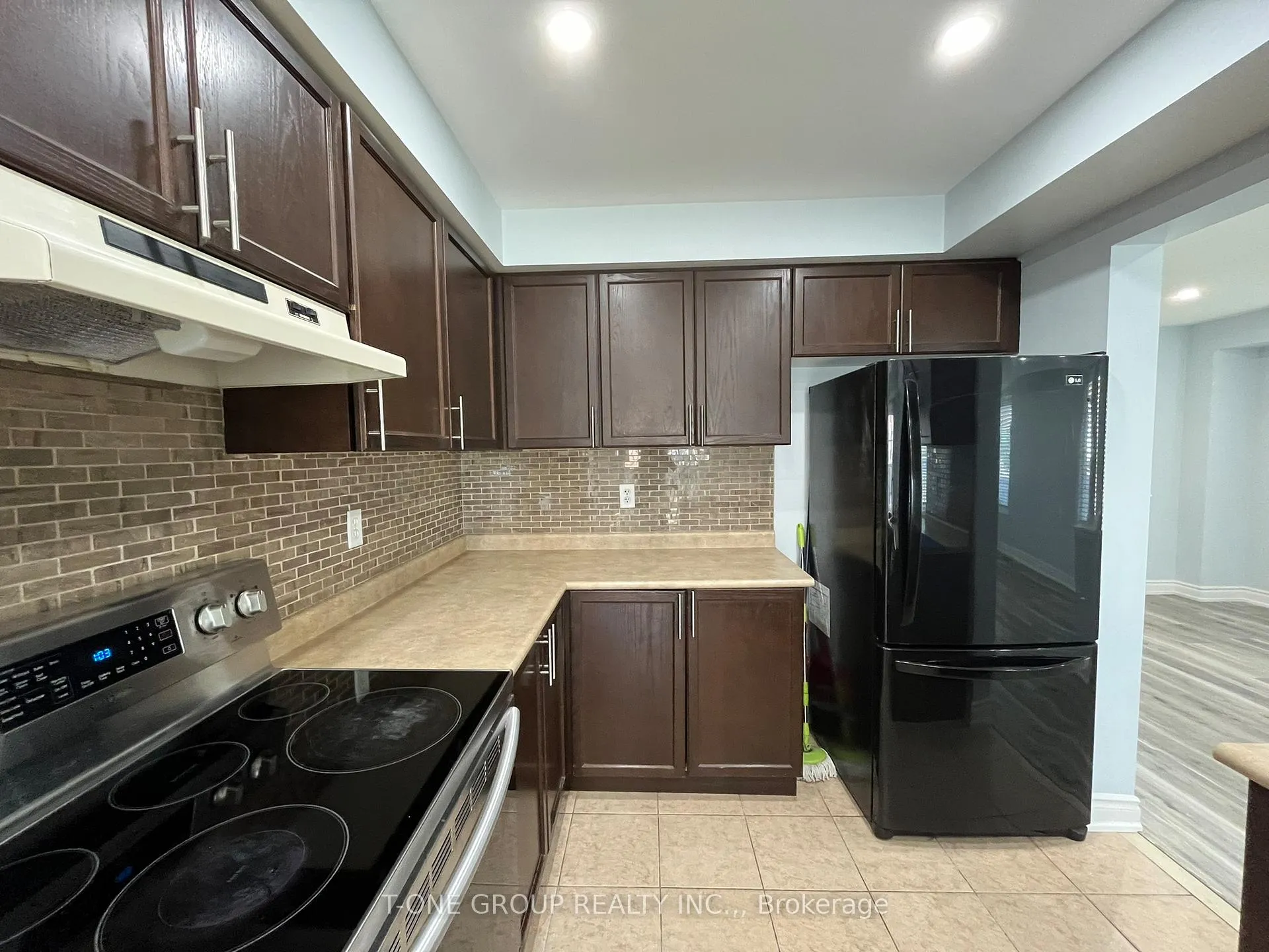 Photo 14 of 1667 Frolis Street, Oshawa, Taunton — HOMEH