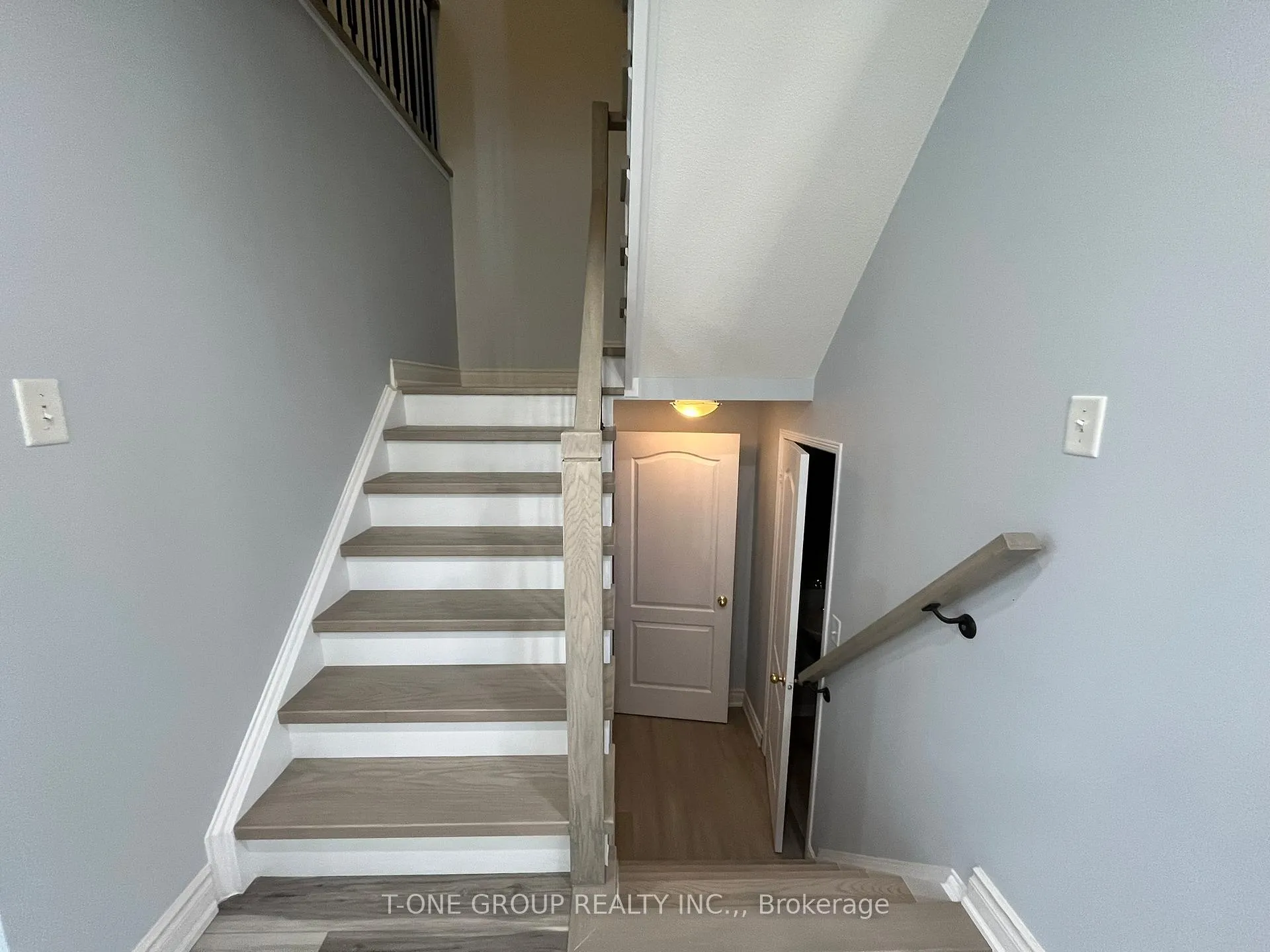 Photo 15 of 1667 Frolis Street, Oshawa, Taunton — HOMEH