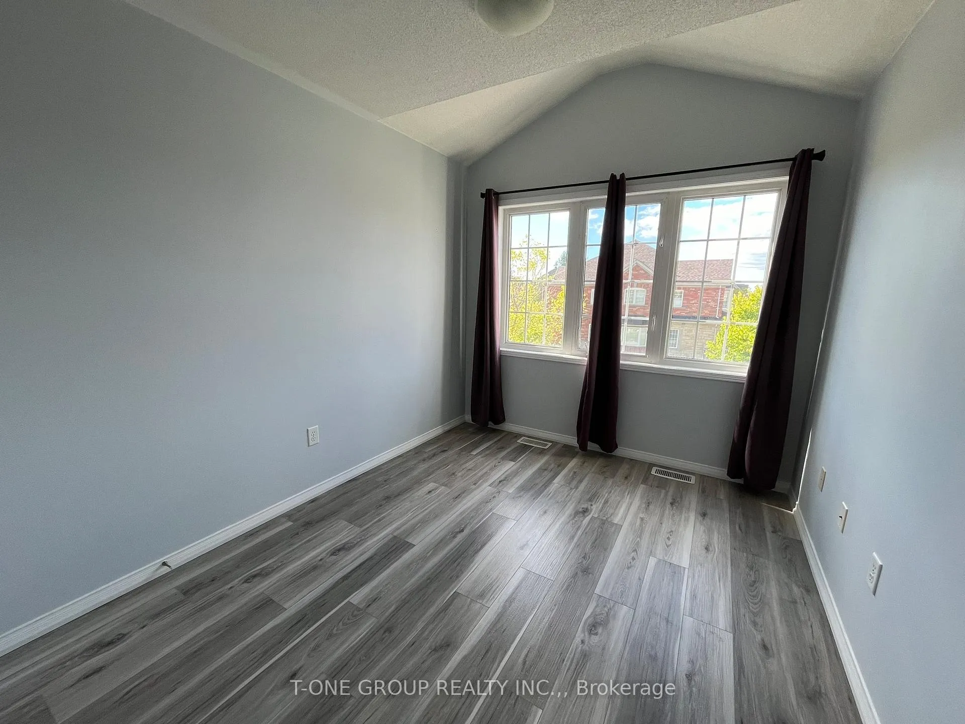 Photo 20 of 1667 Frolis Street, Oshawa, Taunton — HOMEH
