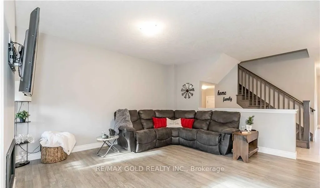 Photo 8 of 971 Wright Drive, Midland — HOMEH