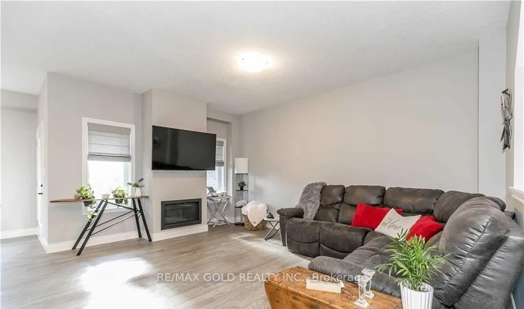 Photo 9 of 971 Wright Drive, Midland — HOMEH