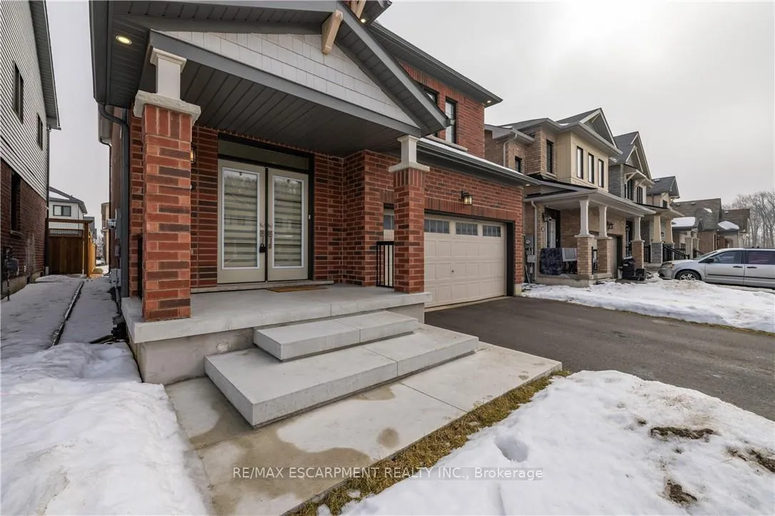 Photo 2 of 150 Cactus Crescent, Hamilton, Stoney Creek Mountain — HOMEH