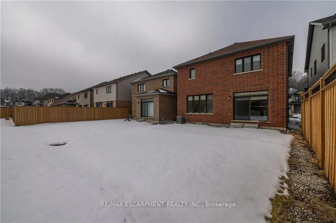 Photo 5 of 150 Cactus Crescent, Hamilton, Stoney Creek Mountain — HOMEH