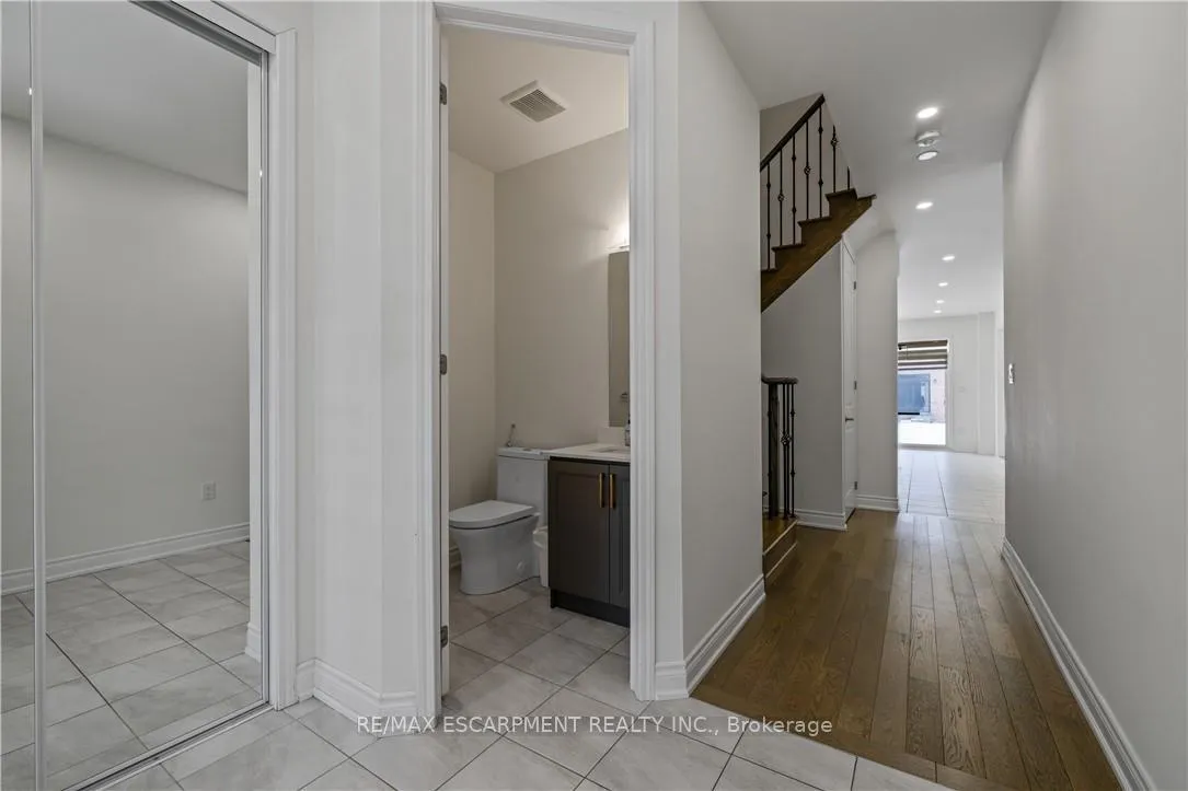Photo 8 of 150 Cactus Crescent, Hamilton, Stoney Creek Mountain — HOMEH