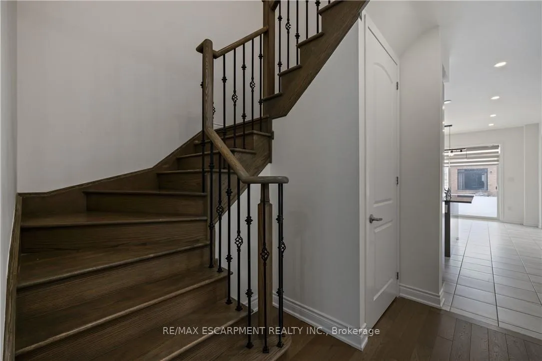 Photo 10 of 150 Cactus Crescent, Hamilton, Stoney Creek Mountain — HOMEH