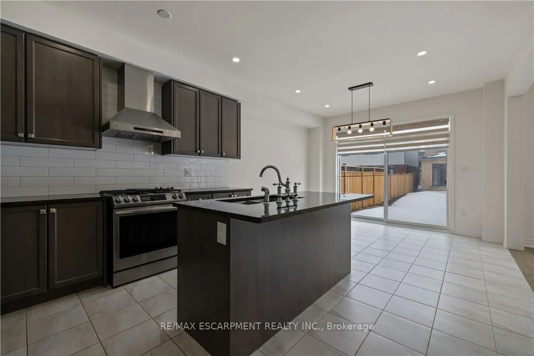 Photo 12 of 150 Cactus Crescent, Hamilton, Stoney Creek Mountain — HOMEH