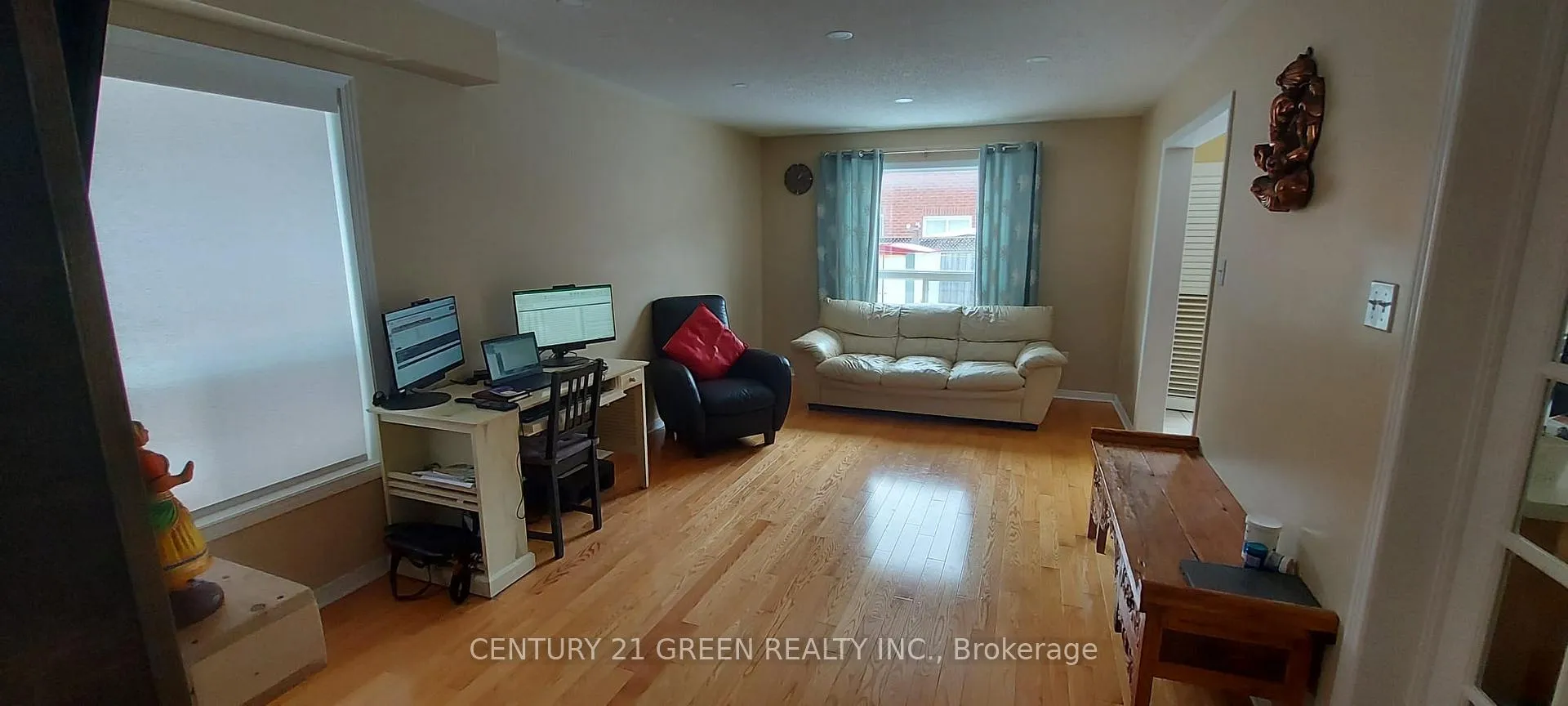 Photo 4 of Unit Upper, 33 Bramfield Street, Brampton, Fletcher's Meadow — HOMEH