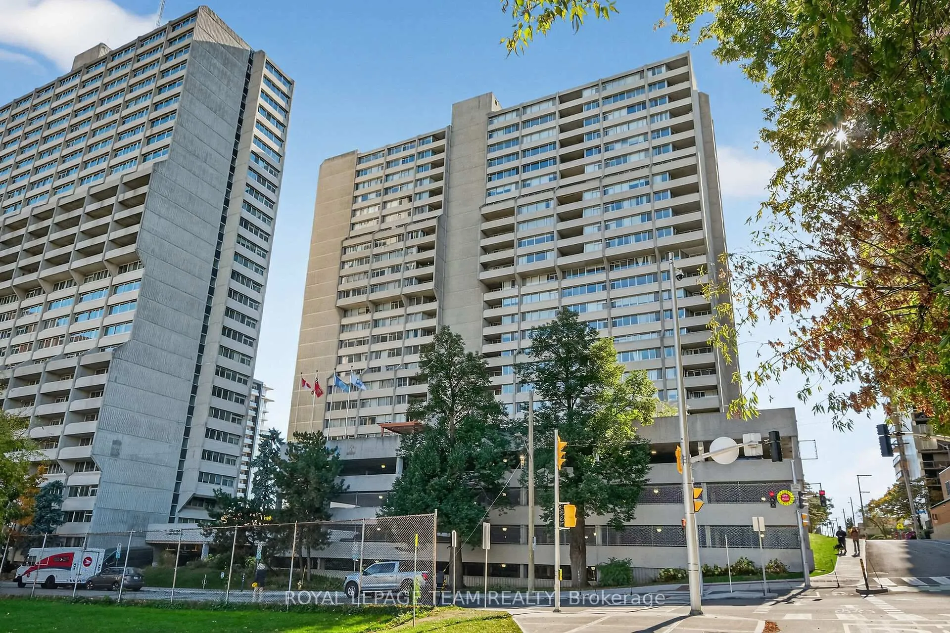 Front of Unit 1801, 530 Laurier Avenue W