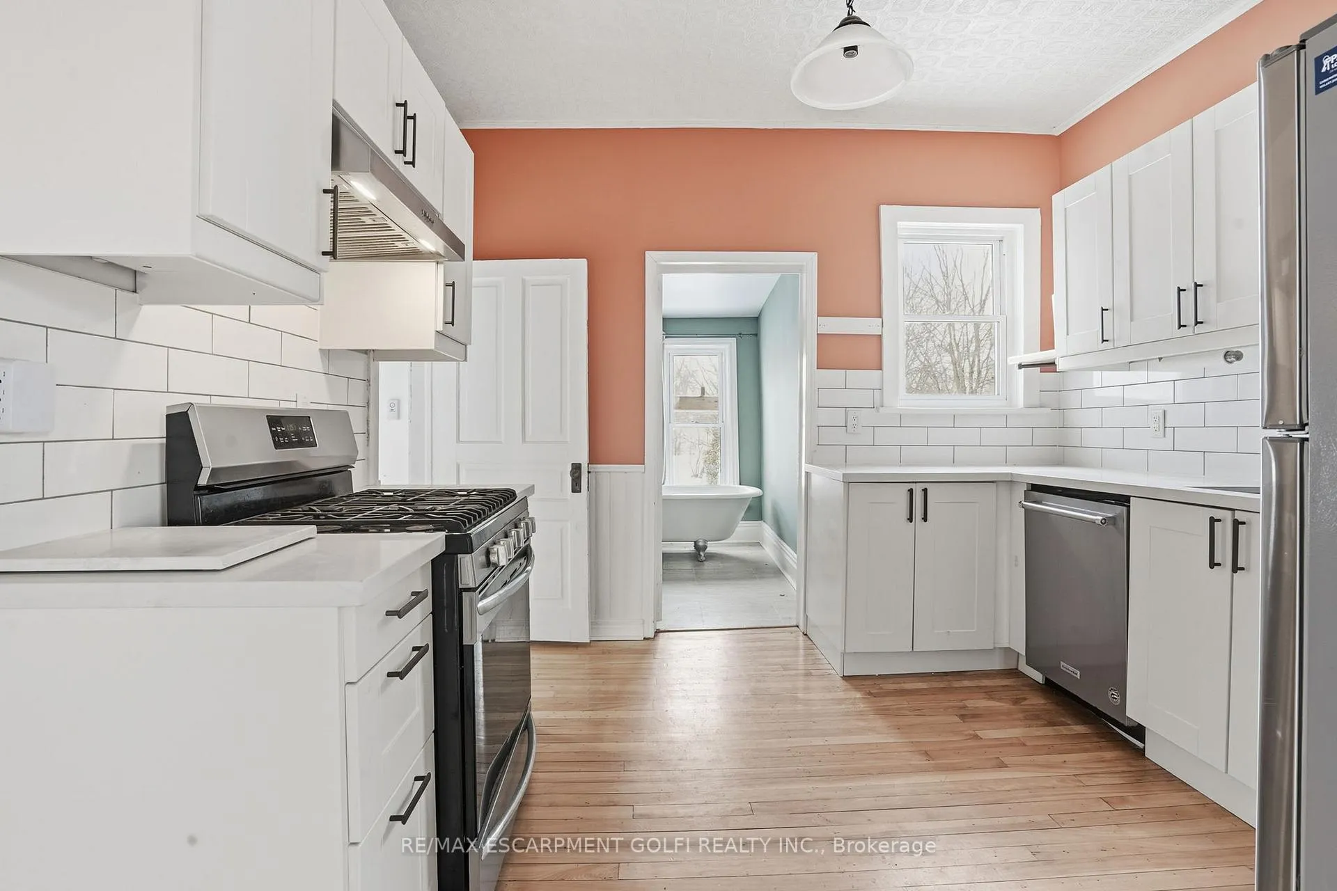 Photo 5 of 54 Mill Street, Welland, Broadway — HOMEH